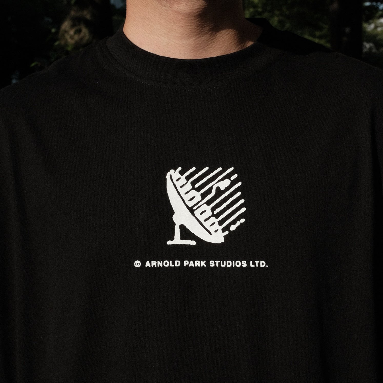 <span style="color: #f50b0b;">Last One</span> ARNOLD PARK STUDIOS / SATELLITE LS T BLACK