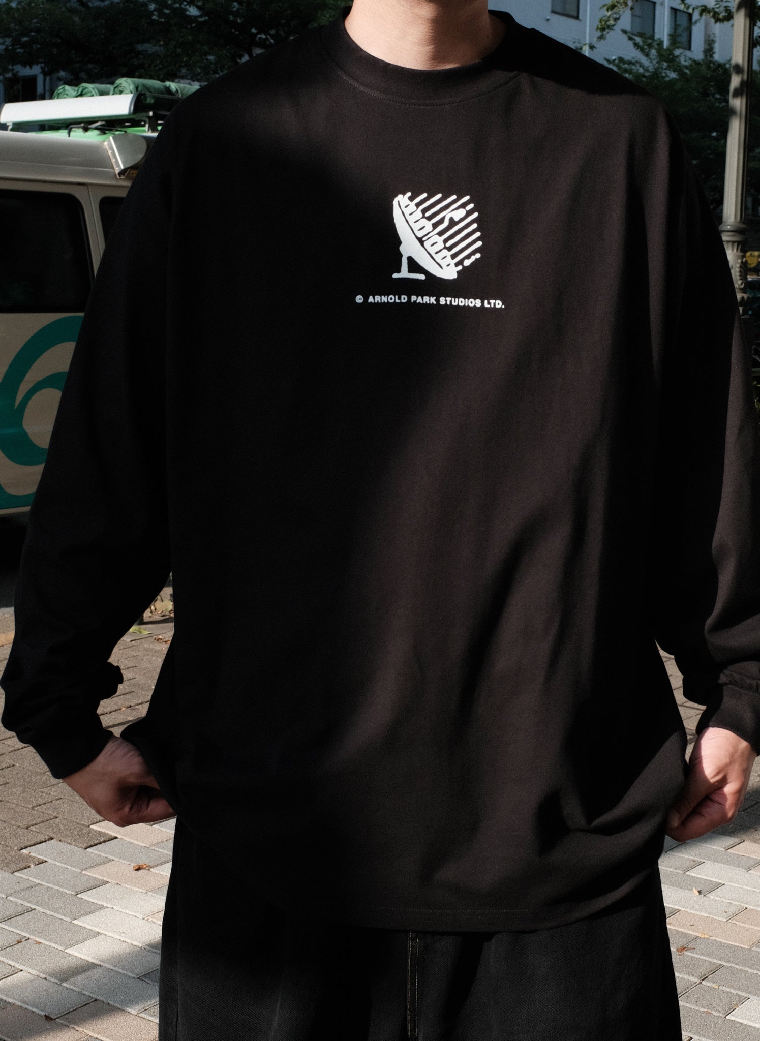 <span style="color: #f50b0b;">Last One</span> ARNOLD PARK STUDIOS / SATELLITE LS T BLACK