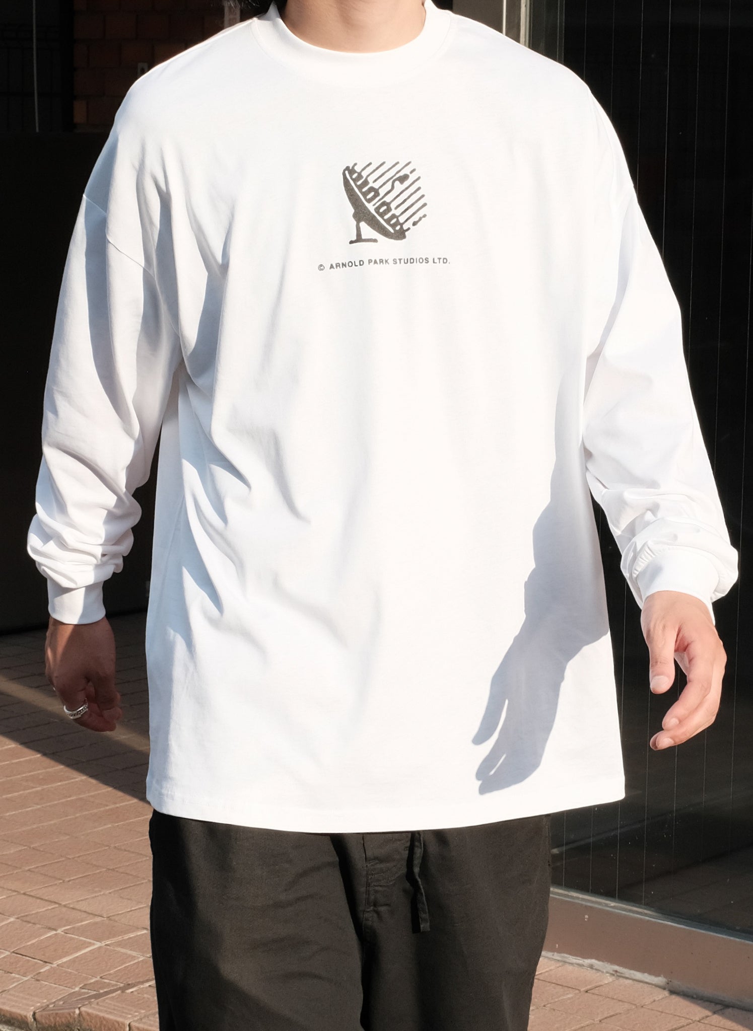 ARNOLD PARK STUDIOS / SATELLITE LS T WHITE