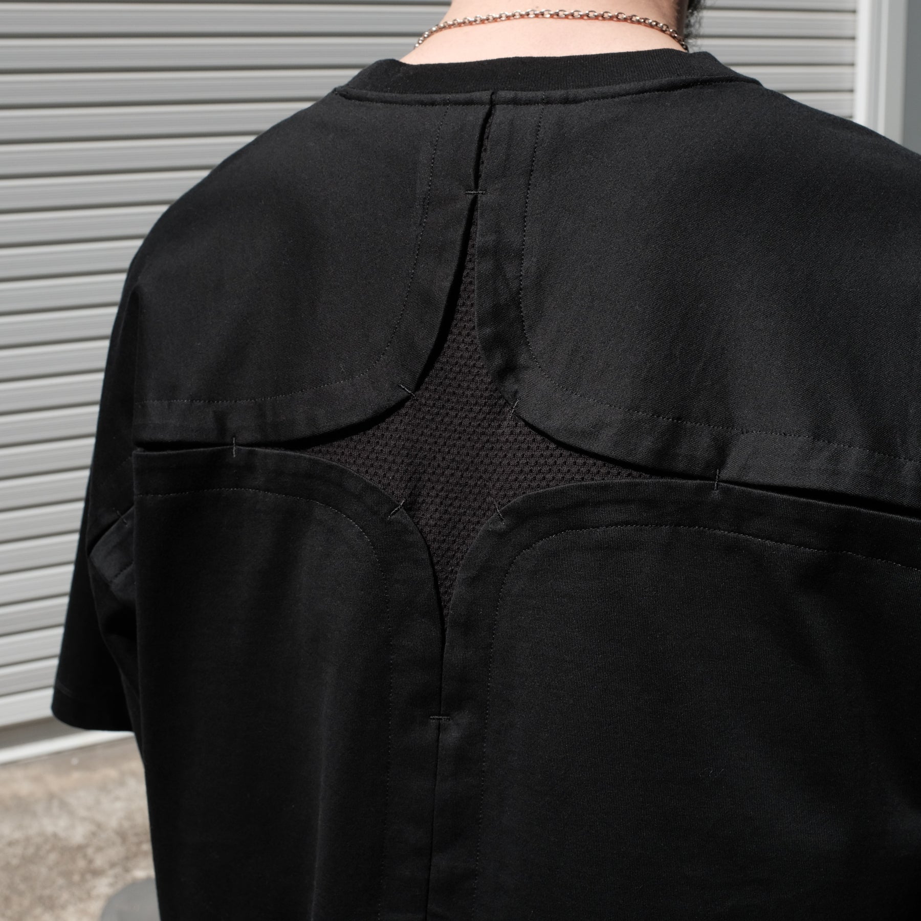 ROTOL / CROSS MESH TEE BLACK