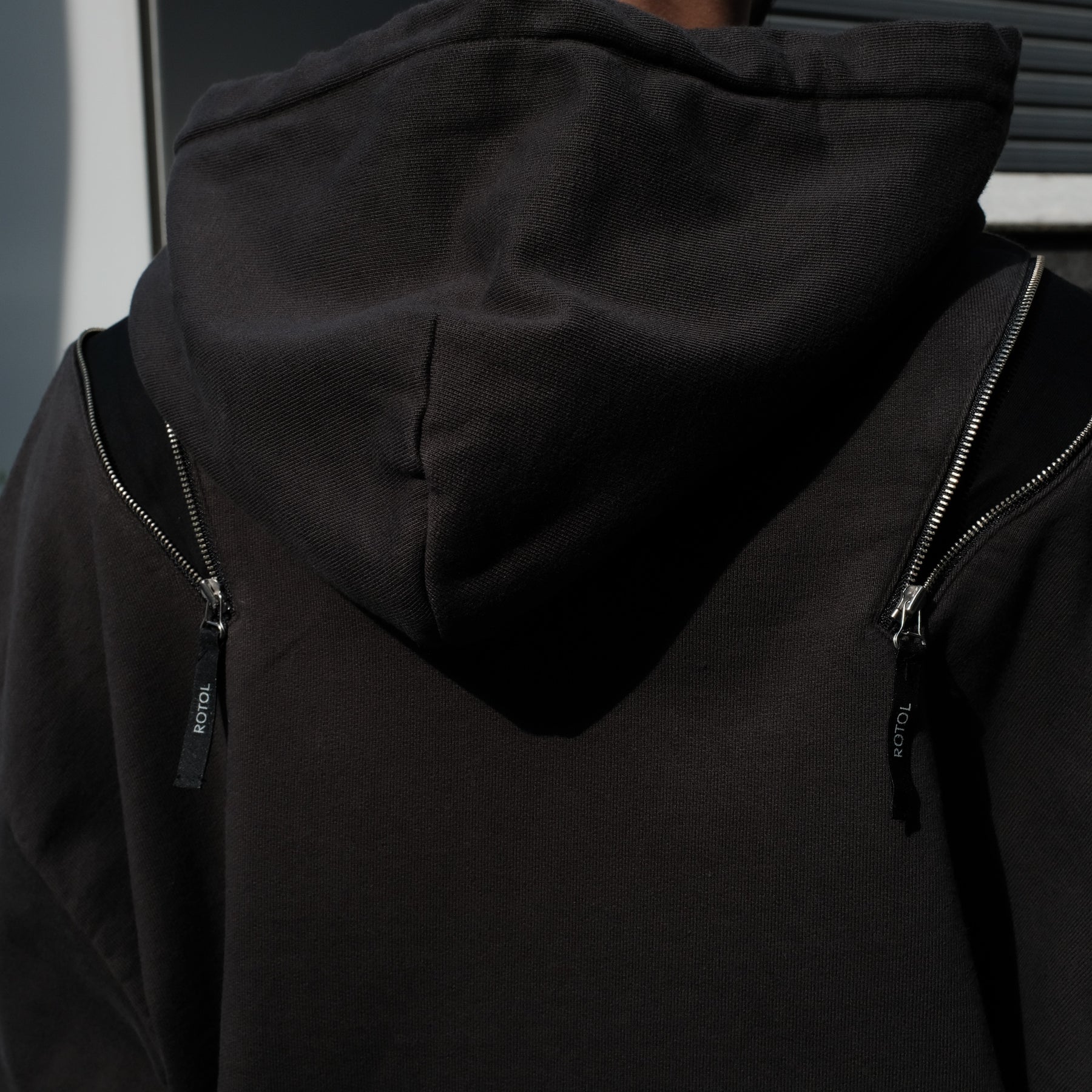 <span style="color: #f50b0b;">Last One</span> ROTOL / TRANSFORM HOODIE SWEAT BLACK