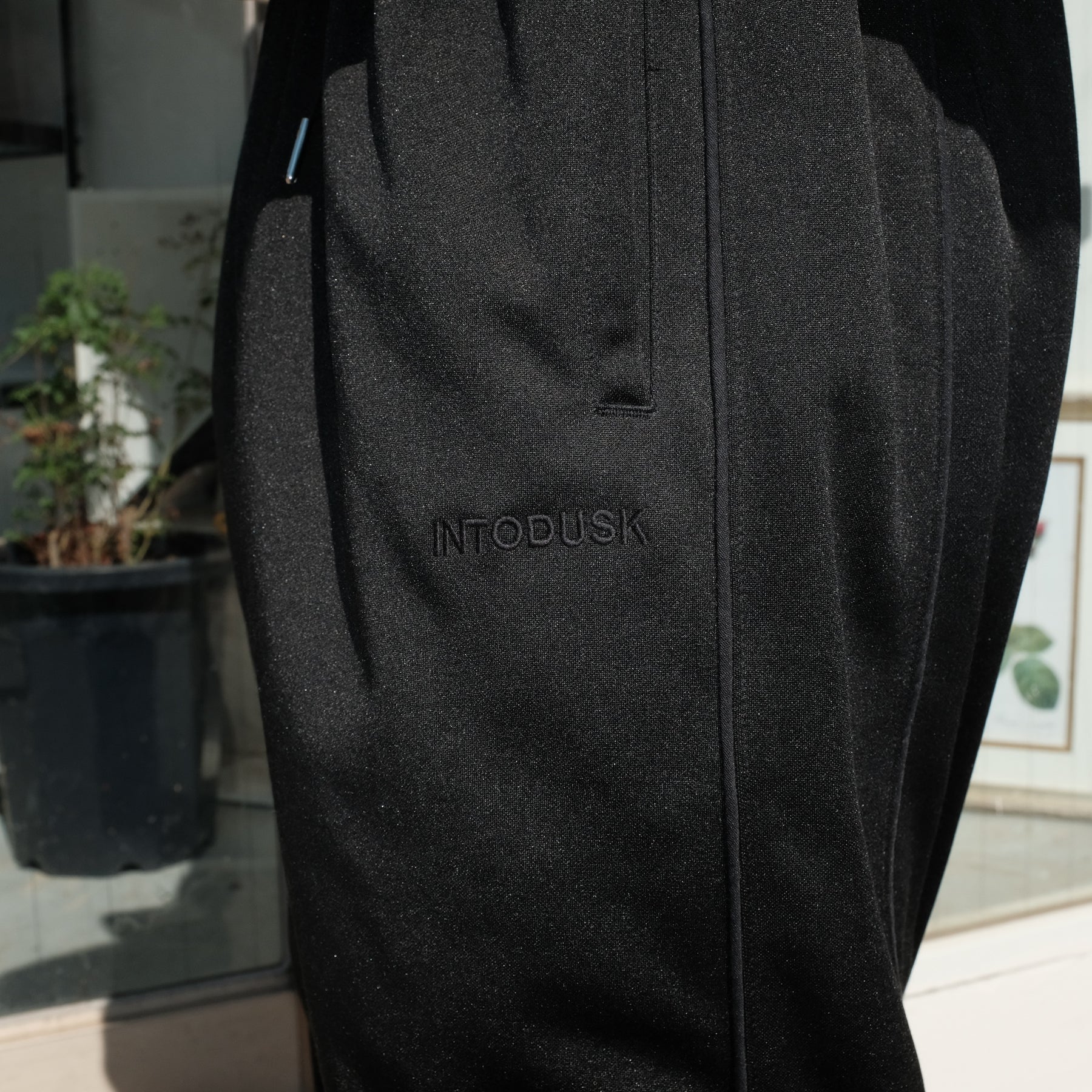<span style="color: #f50b0b;">Last One</span>
INTODUSK / TRACK PANTS BLACK