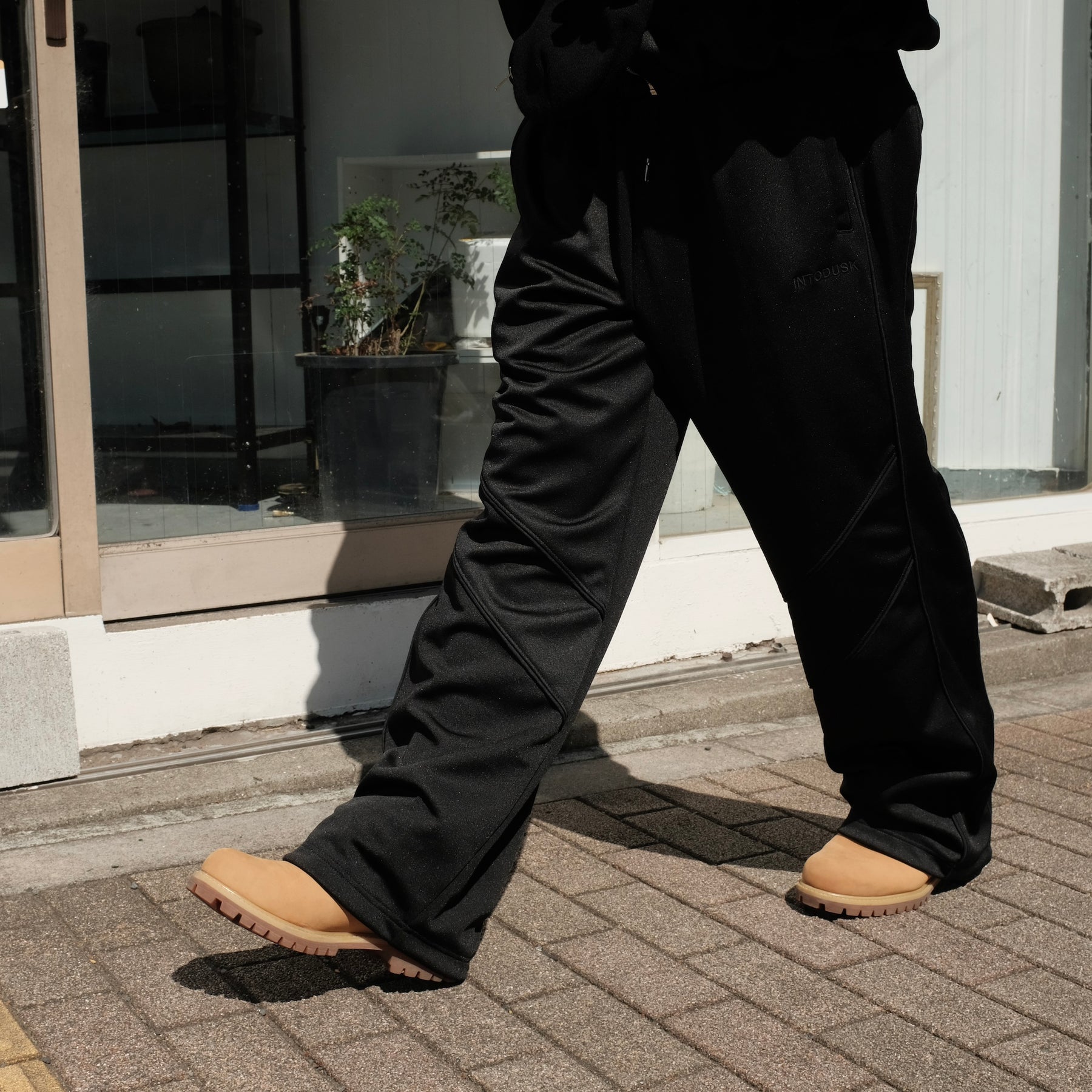 <span style="color: #f50b0b;">Last One</span>
INTODUSK / TRACK PANTS BLACK