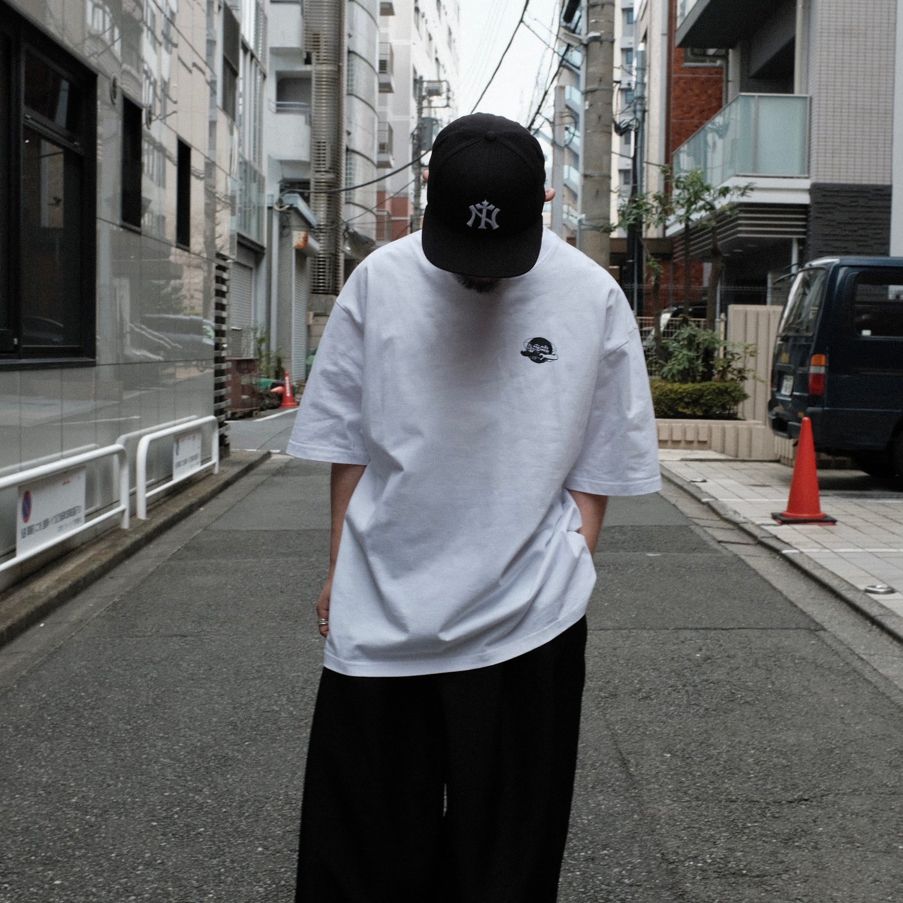 <span style="color: #f50b0b;">Last One</span> Grand Collection / GRAND X THE BUNT: UNISPHERE TEE WHITE