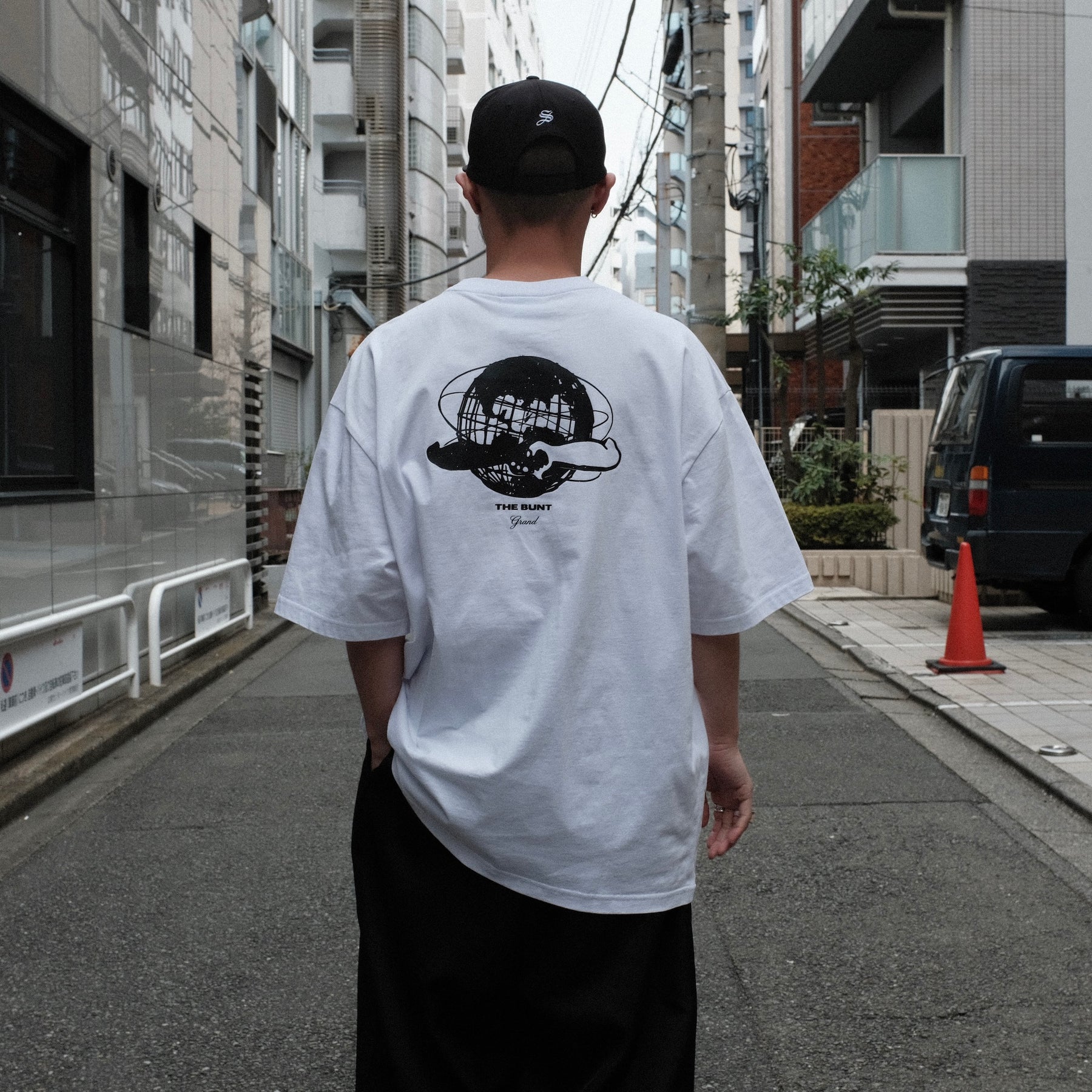 <span style="color: #f50b0b;">Last One</span> Grand Collection / GRAND X THE BUNT: UNISPHERE TEE WHITE
