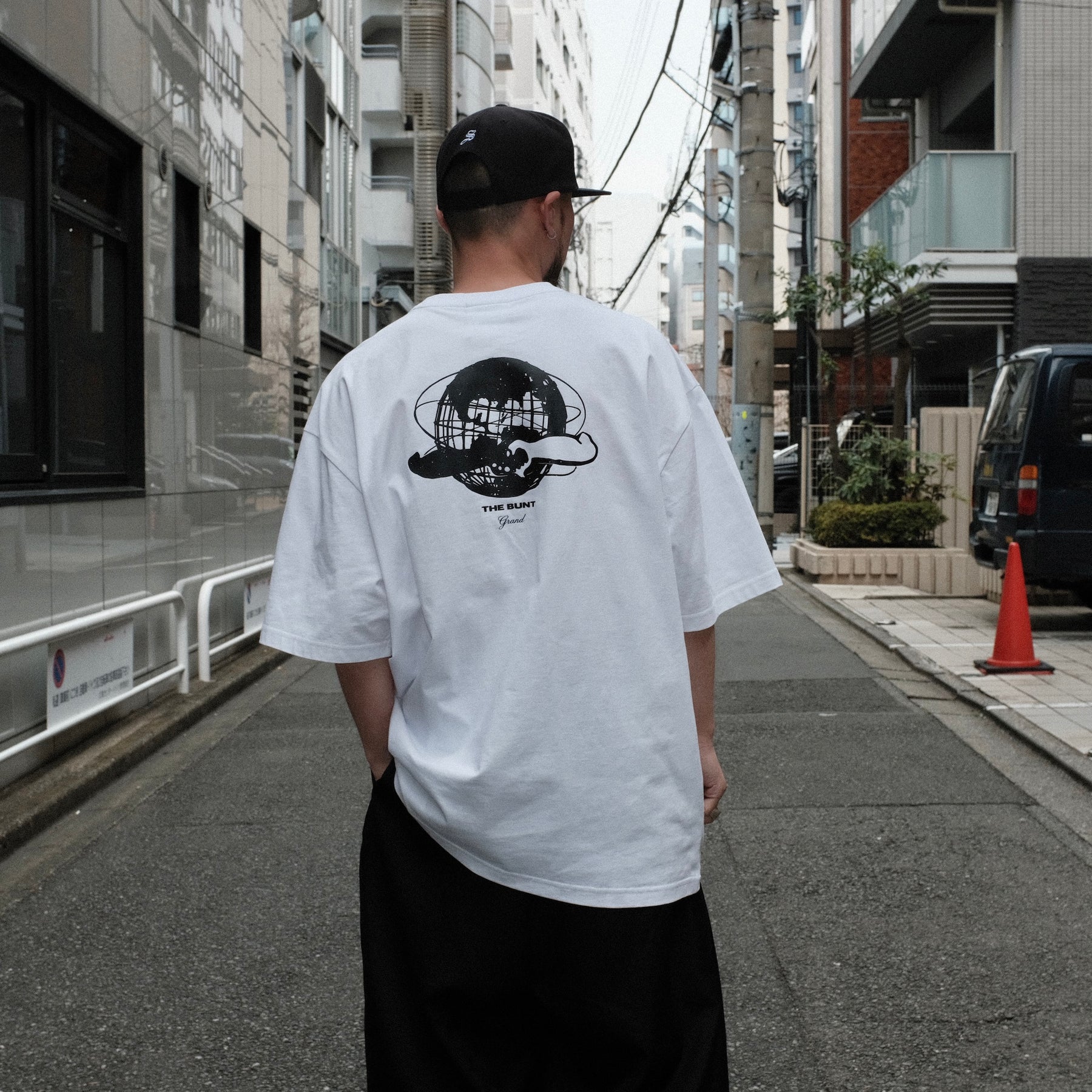 <span style="color: #f50b0b;">Last One</span> Grand Collection / GRAND X THE BUNT: UNISPHERE TEE WHITE
