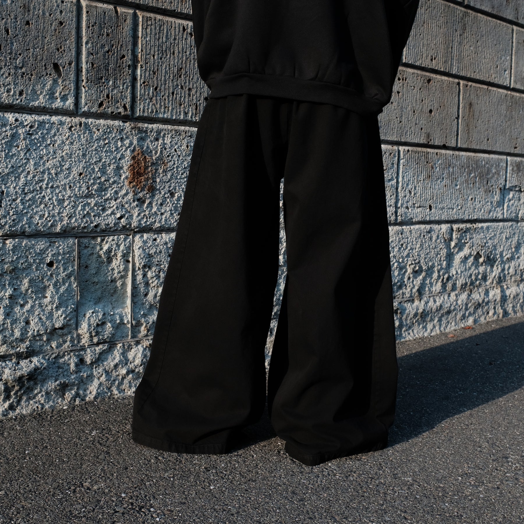 <span style="color: #f50b0b;">Last One</span> INTODUSK / CLOAK DENIM TROUSERS SOLID BLACK