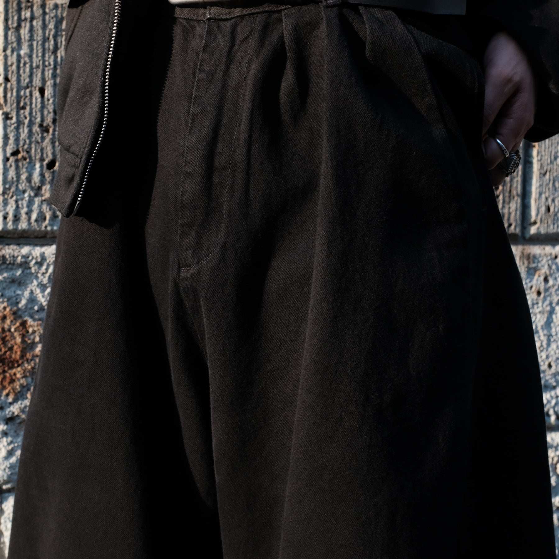 <span style="color: #f50b0b;">Last One</span> INTODUSK / CLOAK DENIM TROUSERS SOLID BLACK