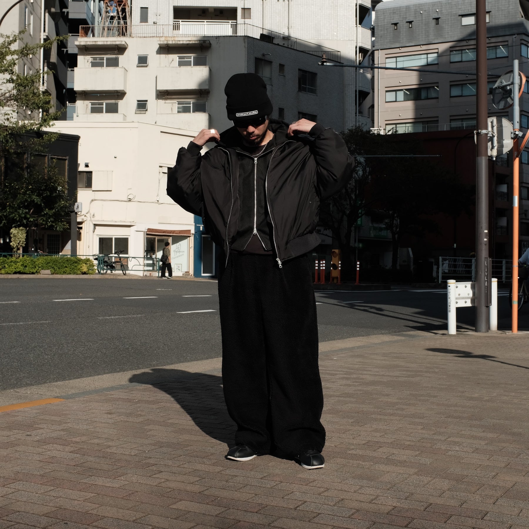 INTODUSK / DOUBLE BOMBER PITCH BLACK