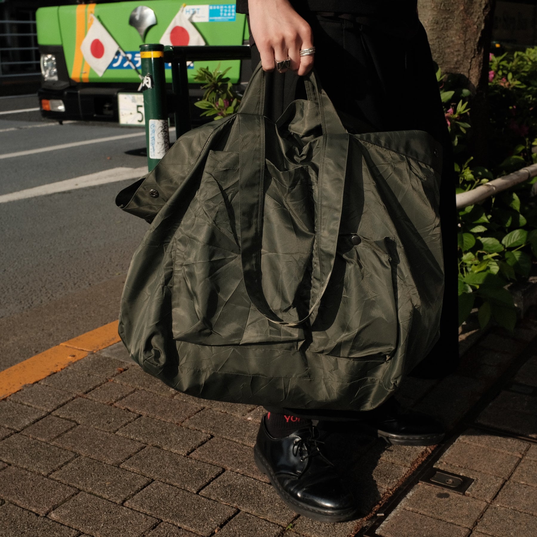 <span style="color: #f50b0b;">Last One</span> GREI. / TRI POCKET SLOUCHY TOTE PEWTER GREEN