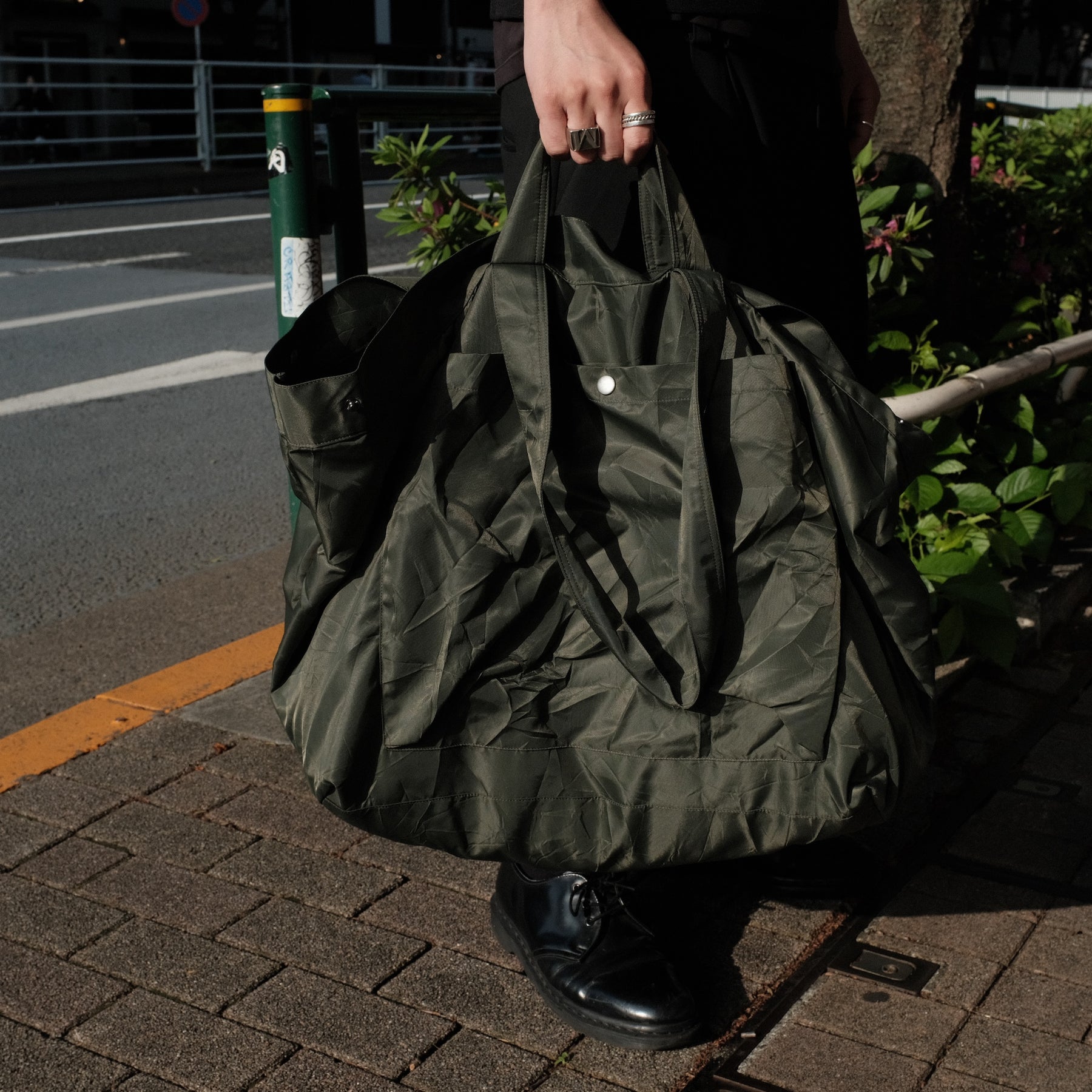 <span style="color: #f50b0b;">Last One</span> GREI. / TRI POCKET SLOUCHY TOTE PEWTER GREEN