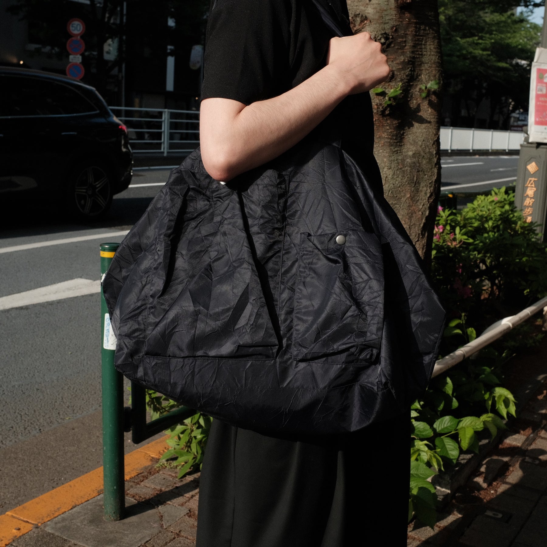 <span style="color: #f50b0b;">Last One</span> GREI. / TRI POCKET SLOUCHY TOTE MIDNIGHT BLUE