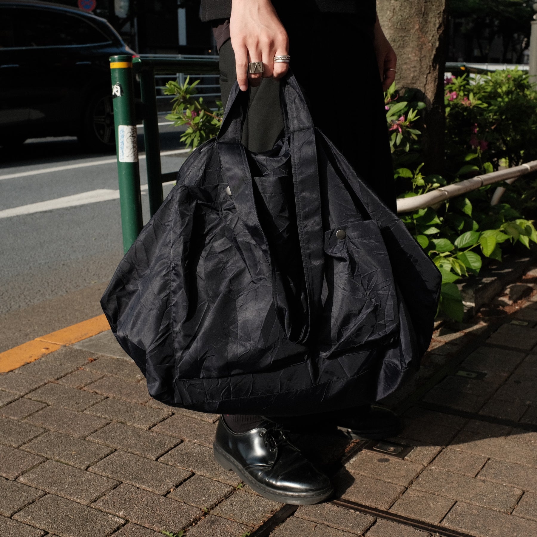 <span style="color: #f50b0b;">Last One</span> GREI. / TRI POCKET SLOUCHY TOTE MIDNIGHT BLUE