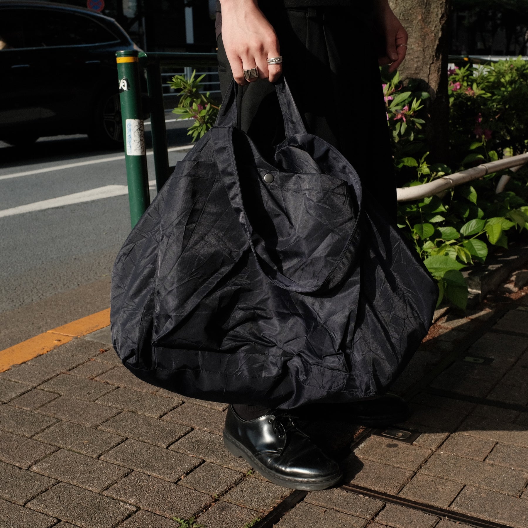 <span style="color: #f50b0b;">Last One</span> GREI. / TRI POCKET SLOUCHY TOTE MIDNIGHT BLUE