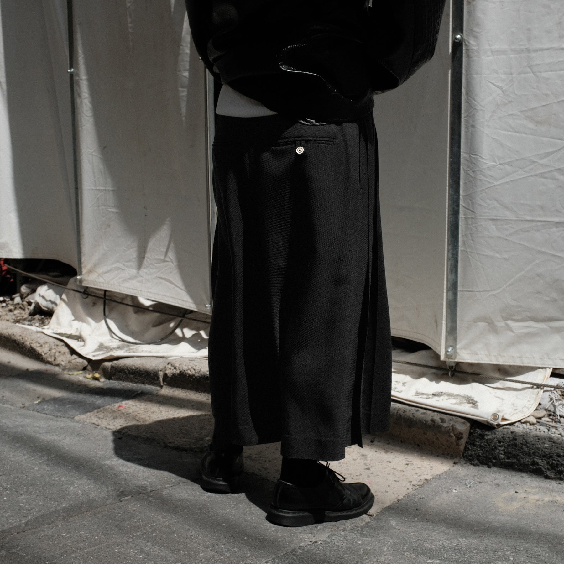 1313 SELAH / PAZ TAILORED PLEATS SHORTS BLACK