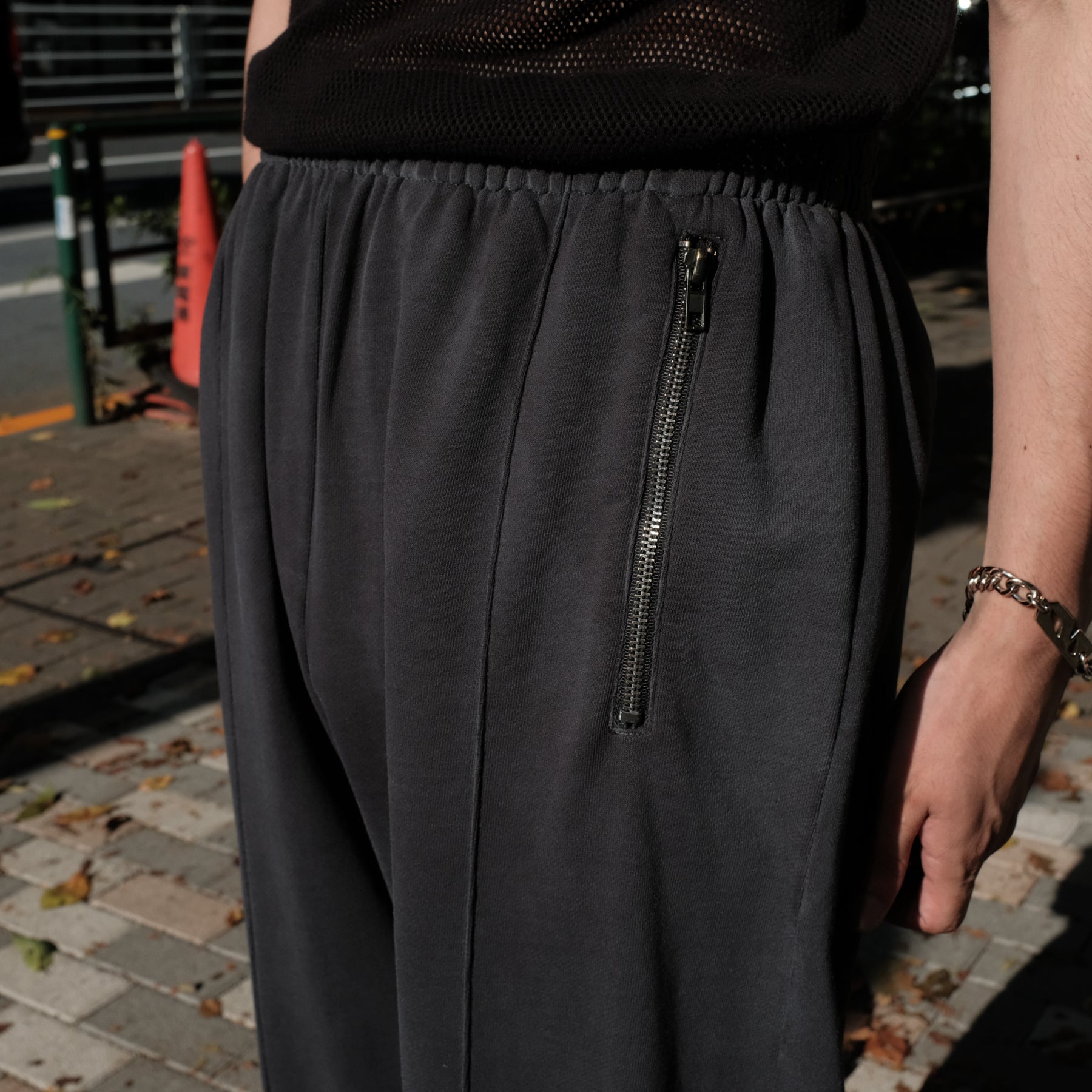 <span style="color: #f50b0b;">Last One</span> WILLY CHAVARRIA / PINTUCK SWEAT PANTS CHEMICAL BLACK