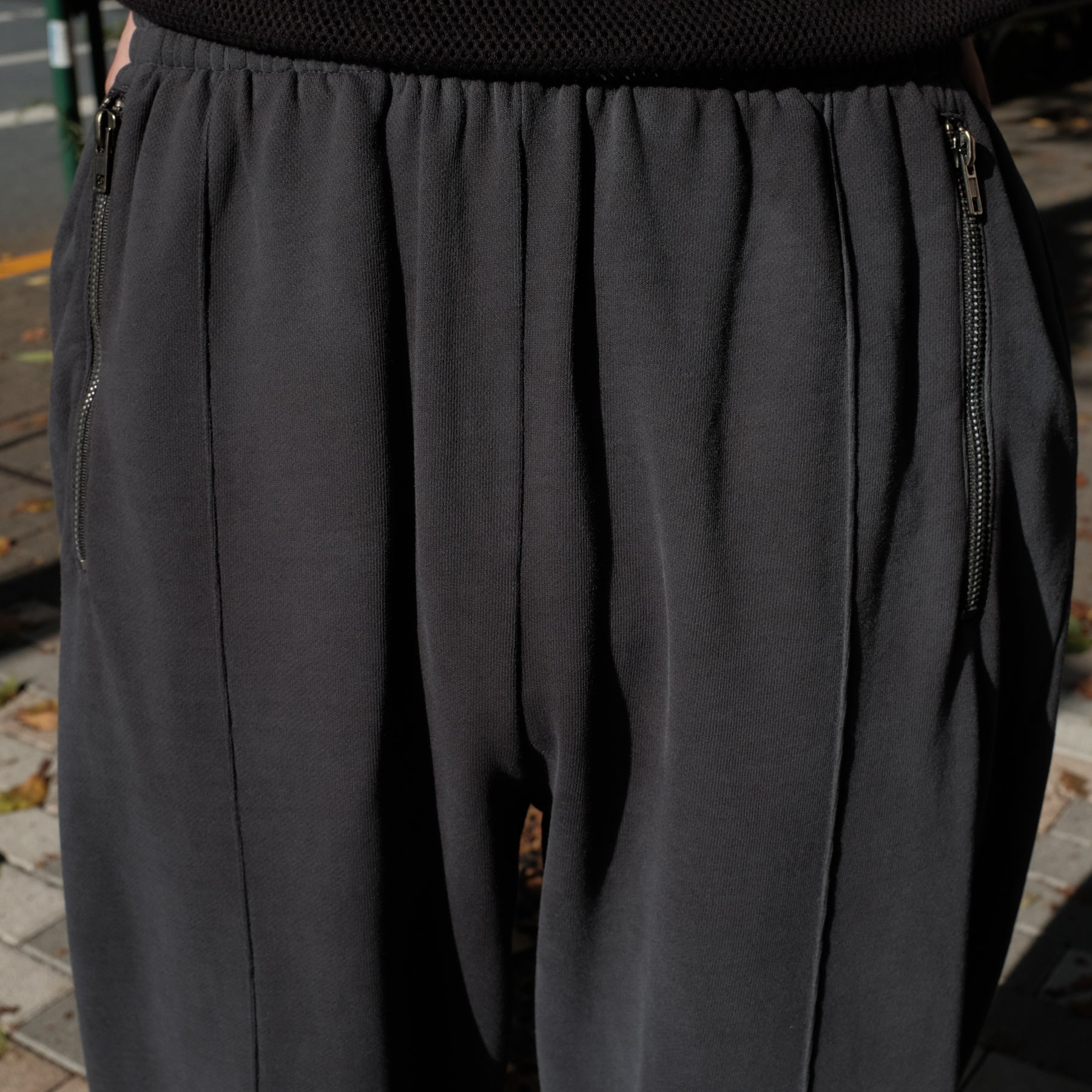 <span style="color: #f50b0b;">Last One</span> WILLY CHAVARRIA / PINTUCK SWEAT PANTS CHEMICAL BLACK