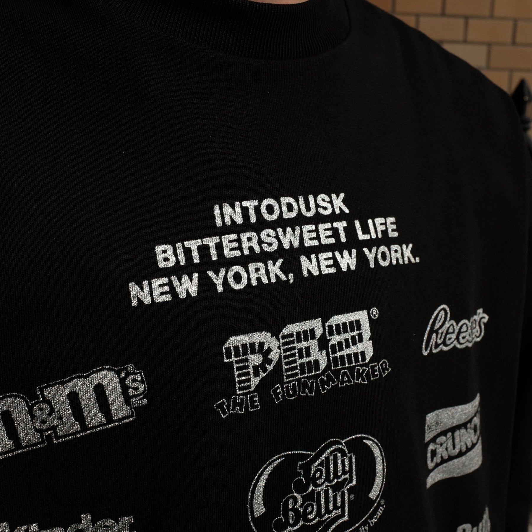 <span style="color: #ff2a00;">Last One</span> INTODUSK / CANDY LOGO LS T BLACK