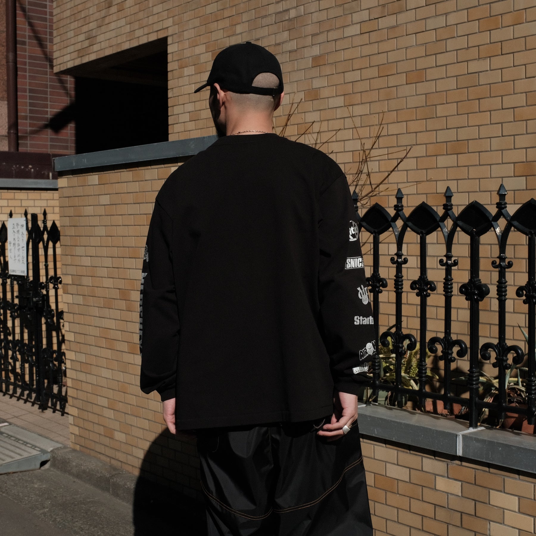 <span style="color: #ff2a00;">Last One</span> INTODUSK / CANDY LOGO LS T BLACK