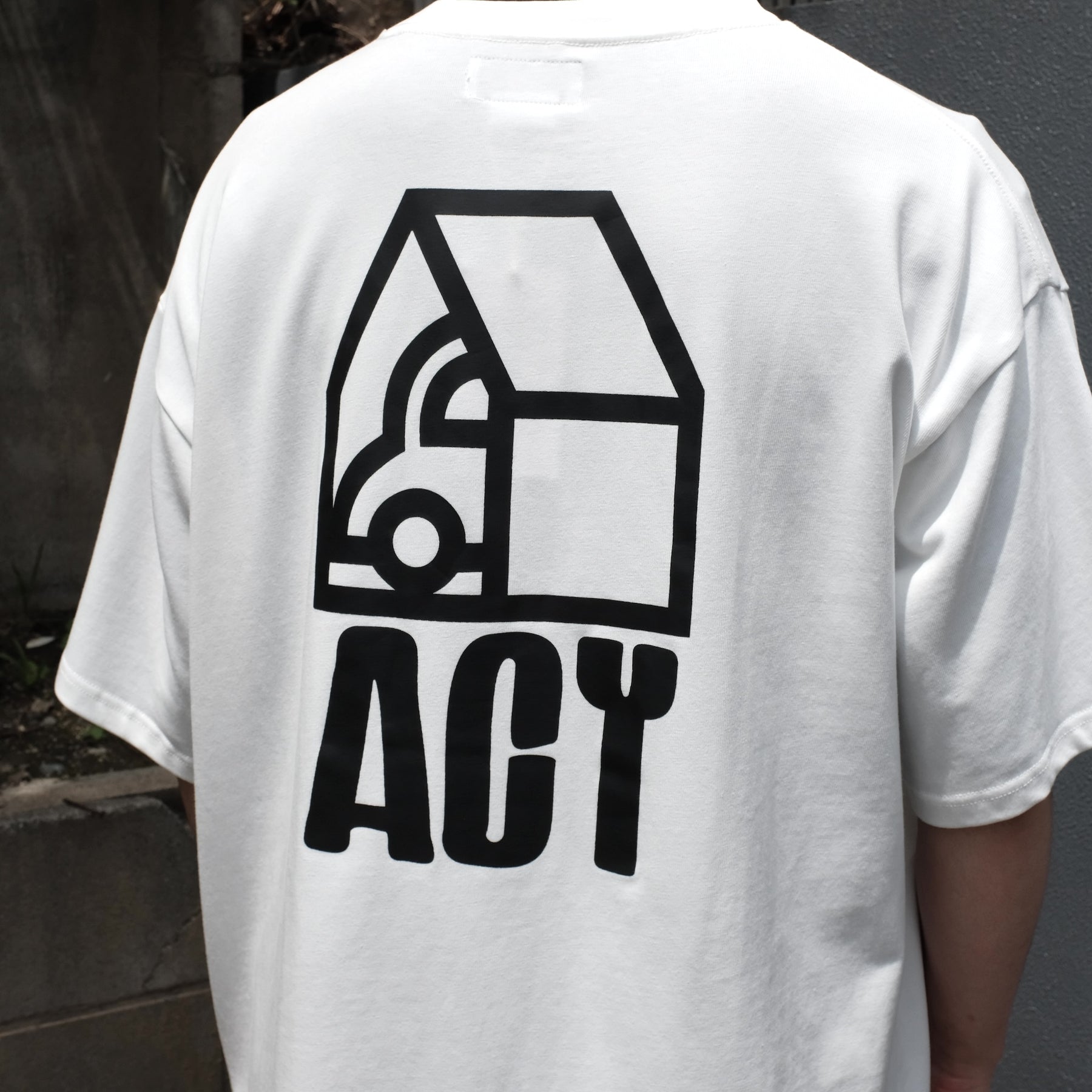 <span style="color: #f50b0b;">Last One</span> Acy / GARAGE TEE WHITE