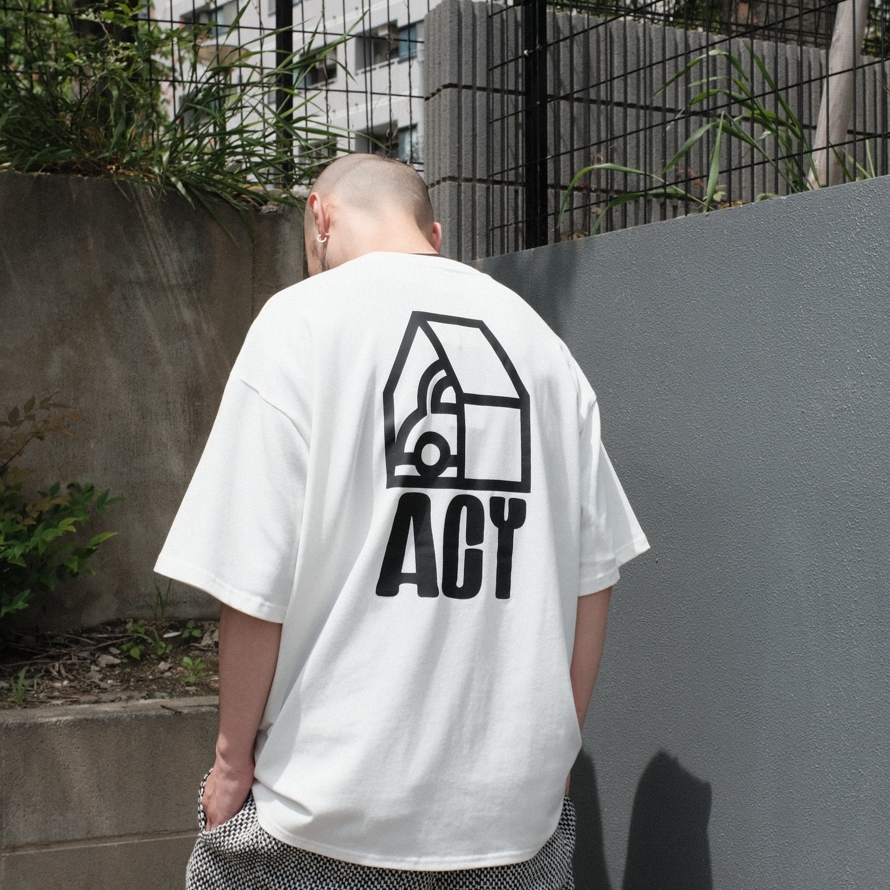 <span style="color: #f50b0b;">Last One</span> Acy / GARAGE TEE WHITE