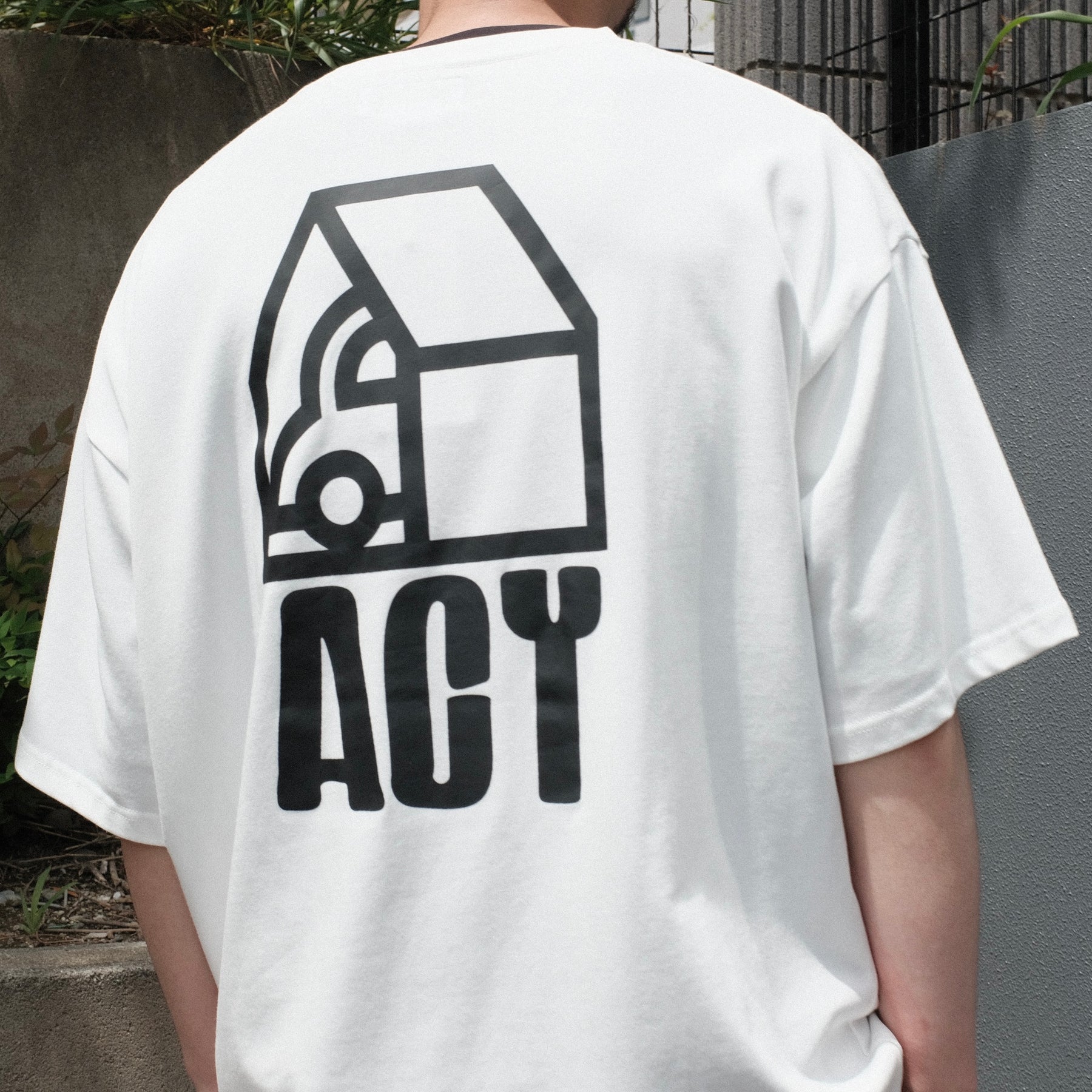 <span style="color: #f50b0b;">Last One</span> Acy / GARAGE TEE WHITE