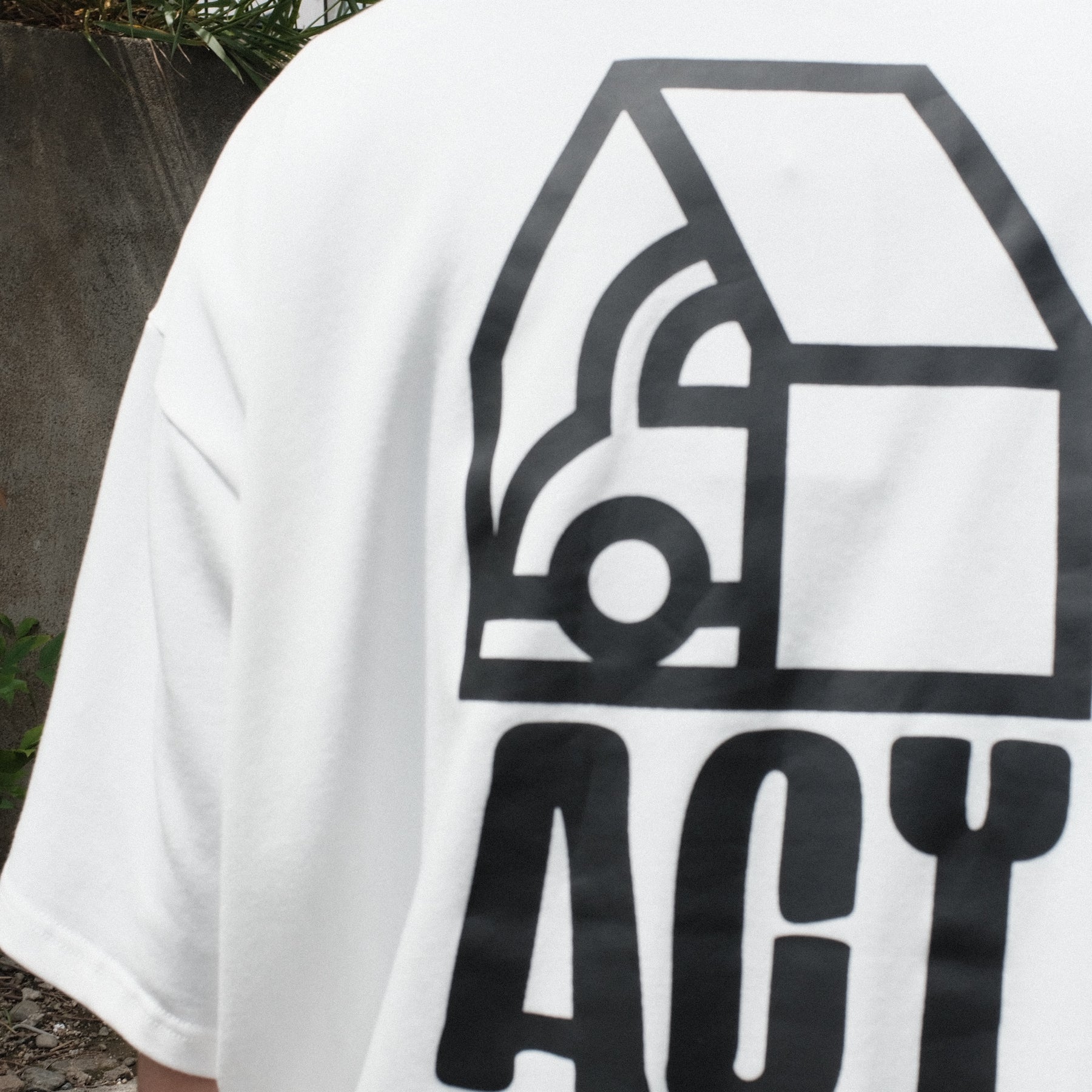 <span style="color: #f50b0b;">Last One</span> Acy / GARAGE TEE WHITE