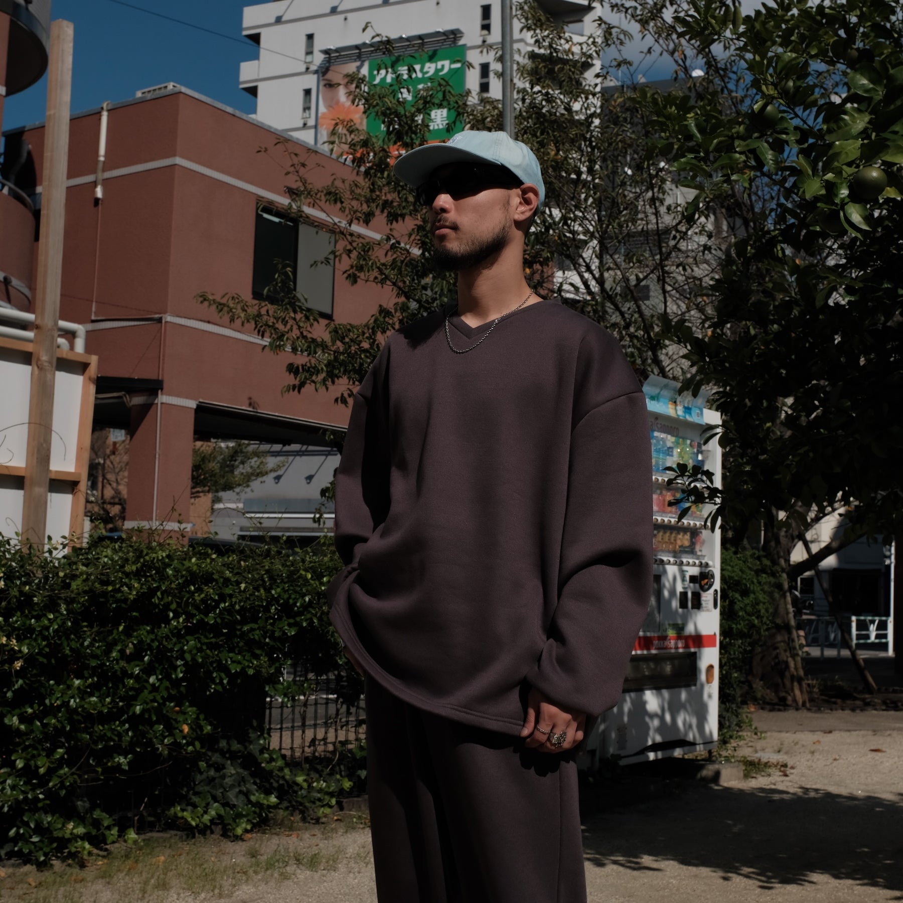 <span style="color: #f50b0b;">Last One</span> INTODUSK / OVERSIZED V NECK AFTER DARK