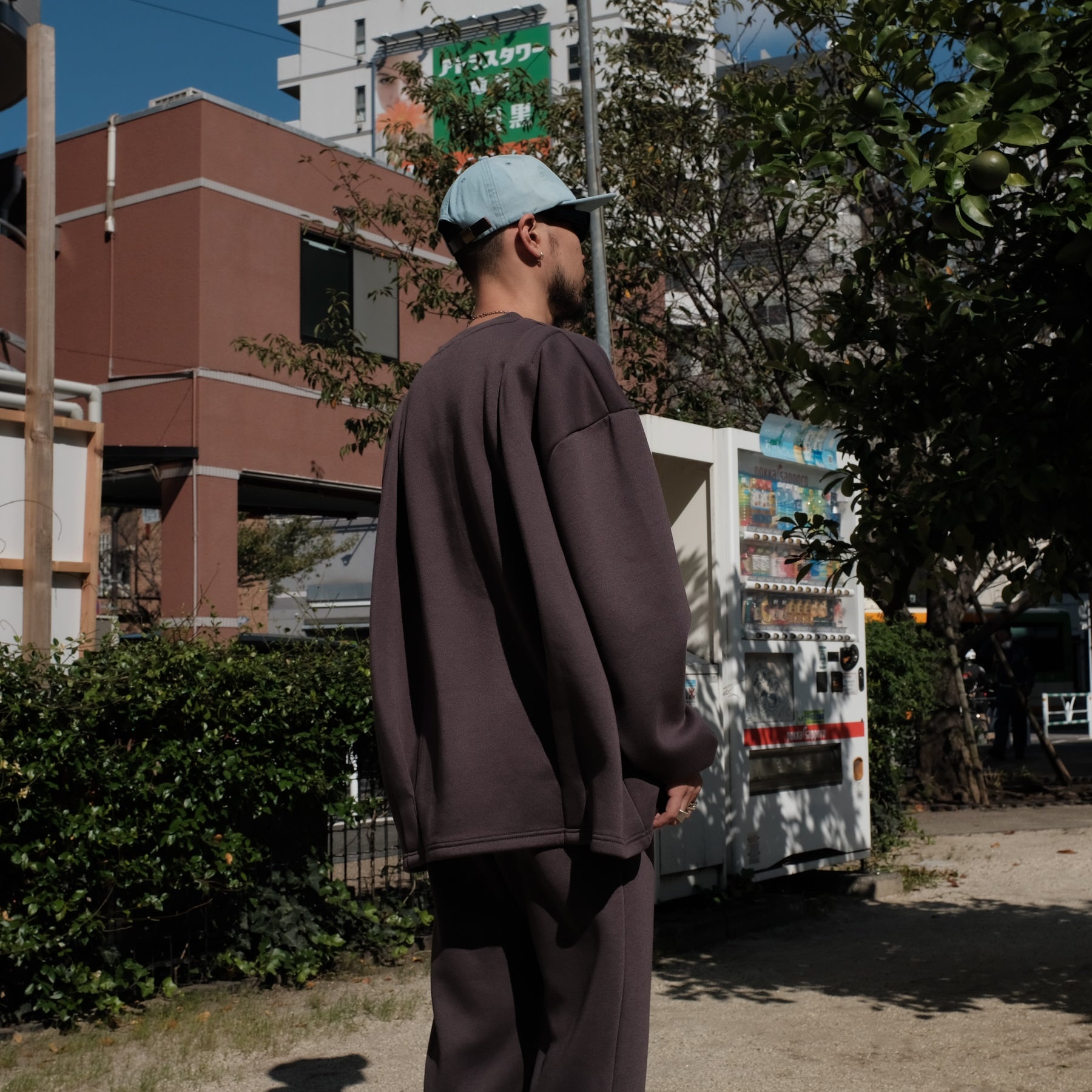 <span style="color: #f50b0b;">Last One</span> INTODUSK / OVERSIZED V NECK AFTER DARK