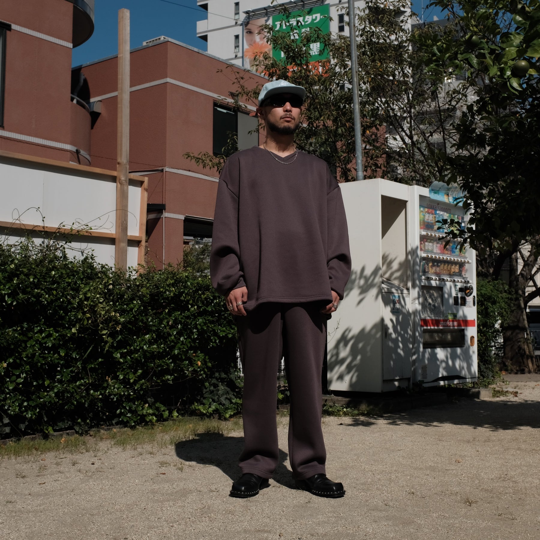 <span style="color: #f50b0b;">Last One</span> INTODUSK / OVERSIZED V NECK AFTER DARK