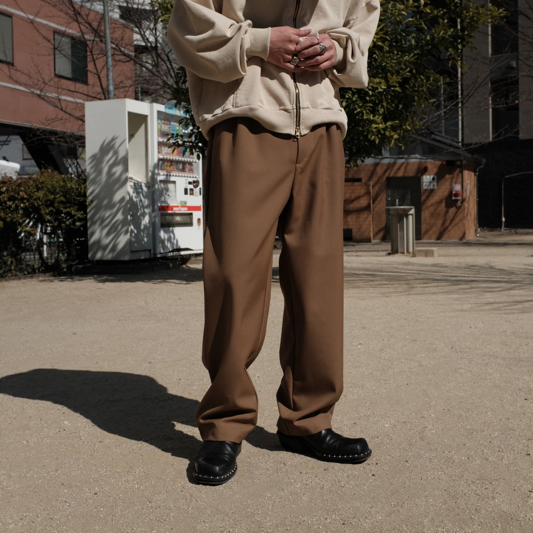 <span style="color: #f50b0b;">Last One</span> INTODUSK / CIGARETTE PLEAT TROUSER BROWN