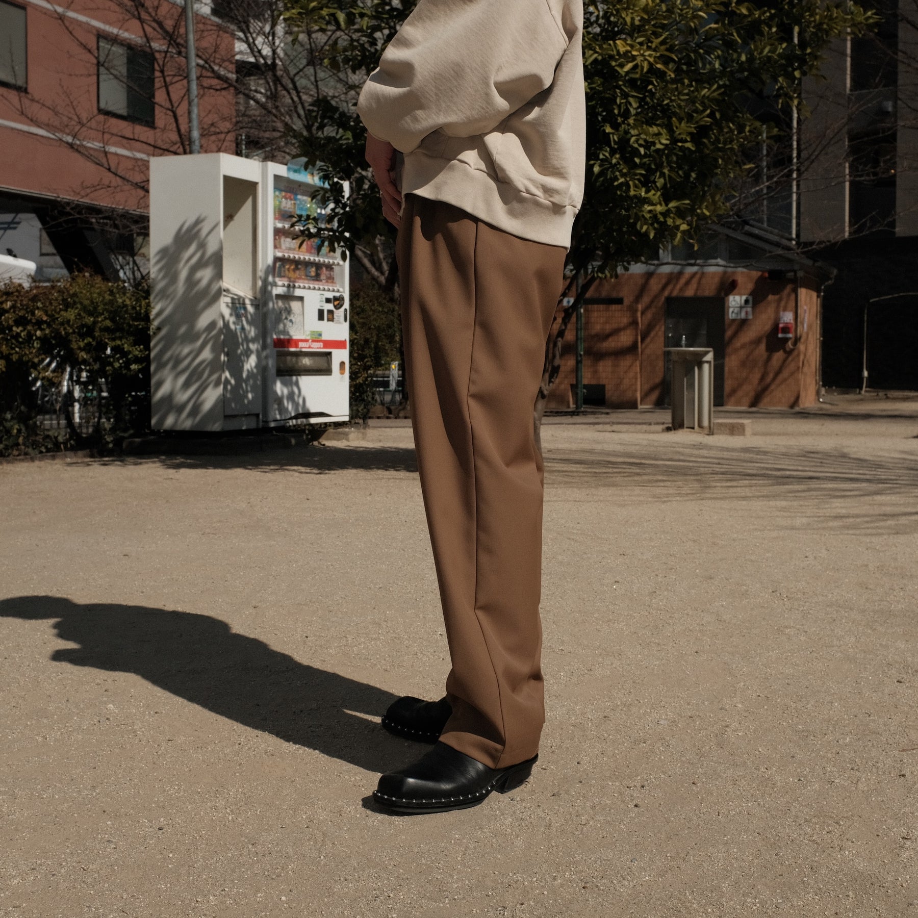 <span style="color: #f50b0b;">Last One</span> INTODUSK / CIGARETTE PLEAT TROUSER BROWN