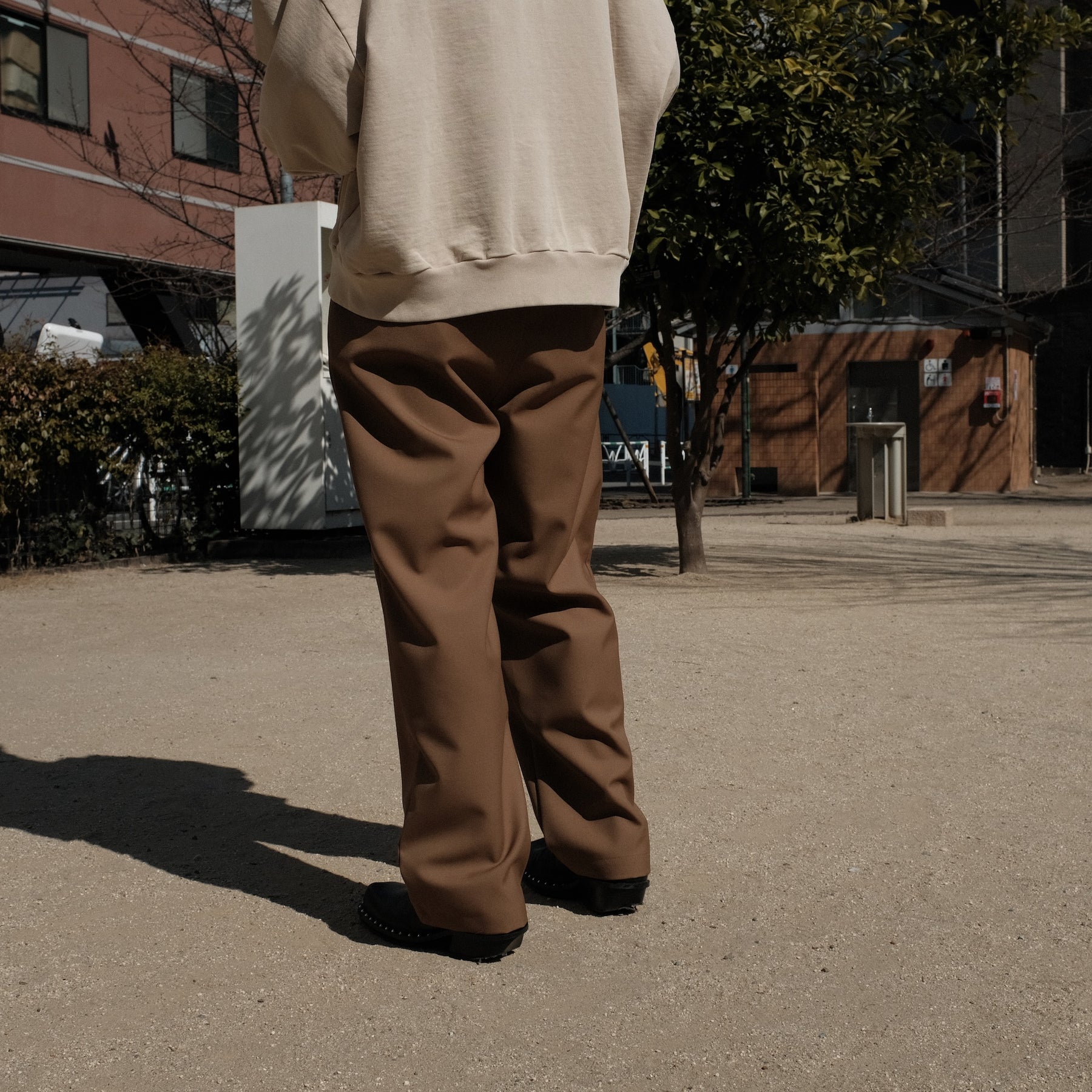 <span style="color: #f50b0b;">Last One</span> INTODUSK / CIGARETTE PLEAT TROUSER BROWN