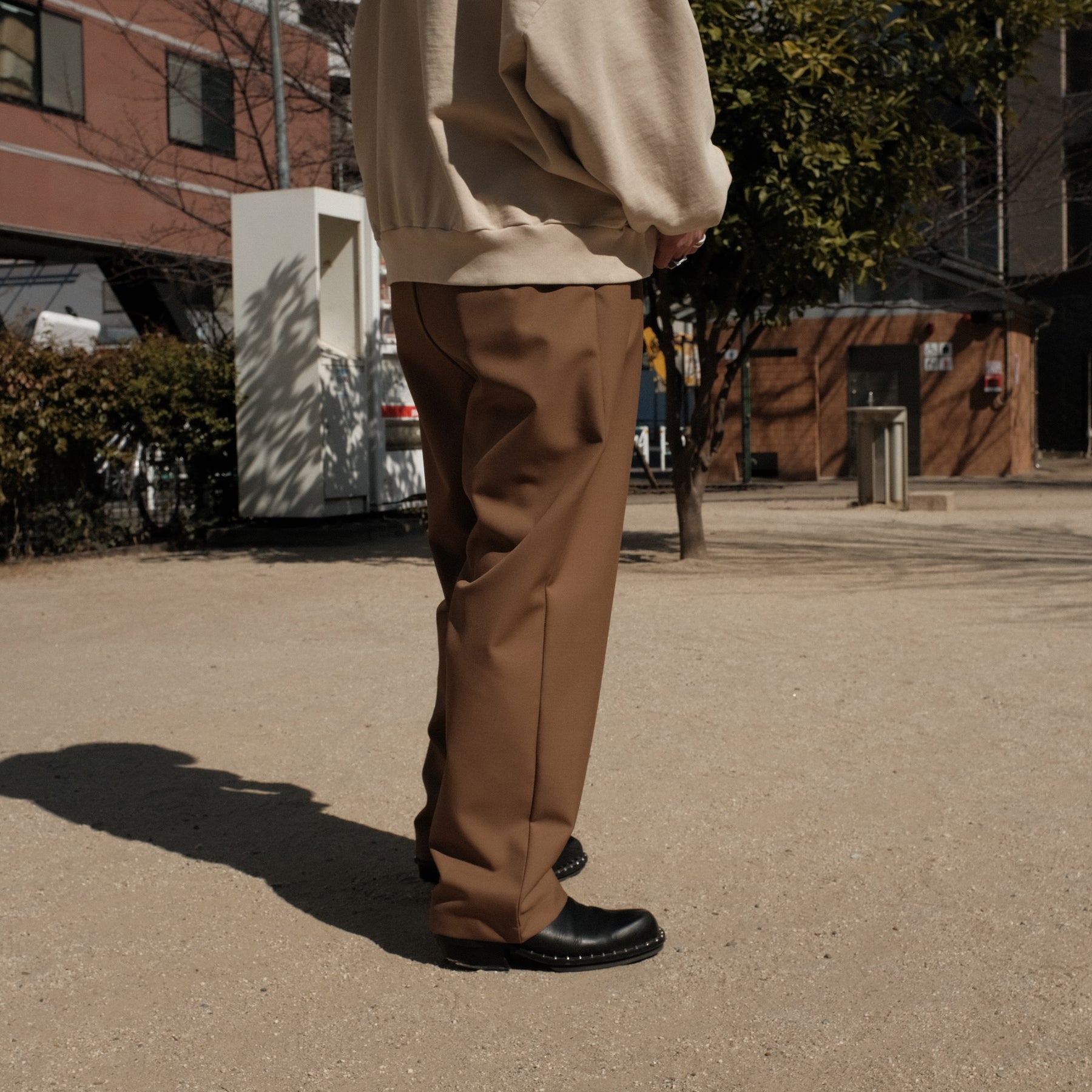 <span style="color: #f50b0b;">Last One</span> INTODUSK / CIGARETTE PLEAT TROUSER BROWN