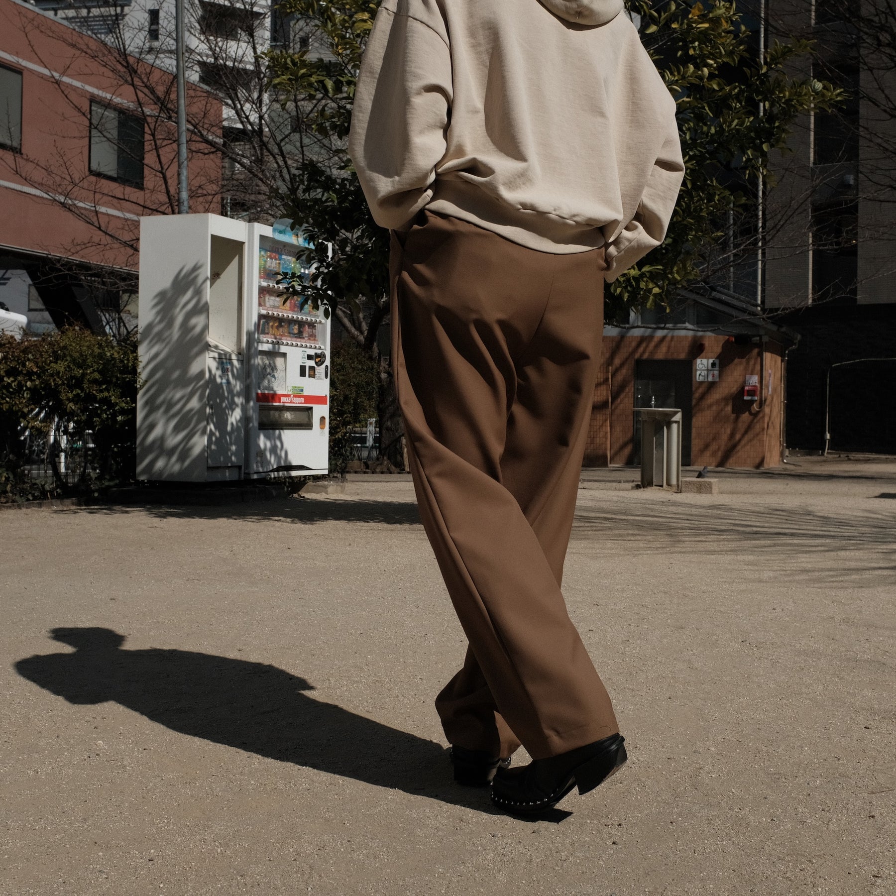<span style="color: #f50b0b;">Last One</span> INTODUSK / CIGARETTE PLEAT TROUSER BROWN