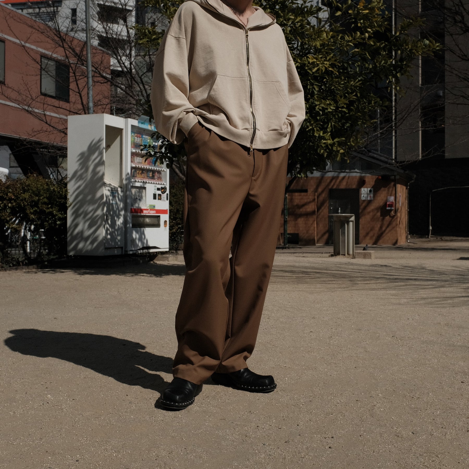 <span style="color: #f50b0b;">Last One</span> INTODUSK / CIGARETTE PLEAT TROUSER BROWN