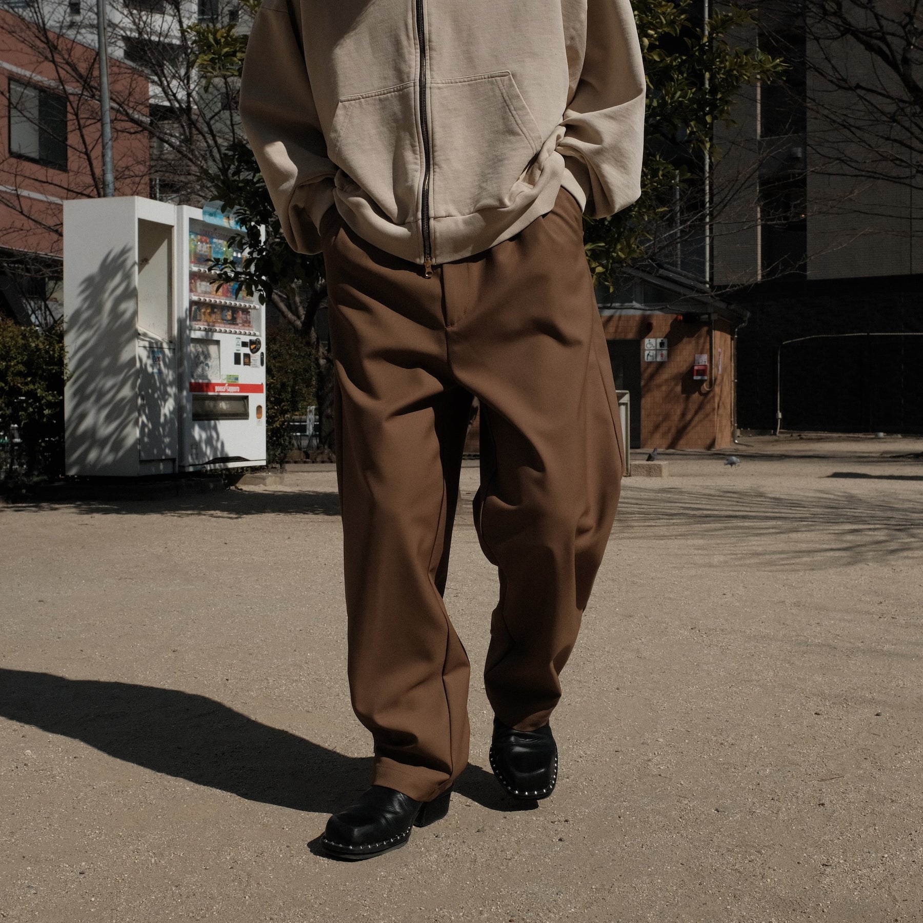 <span style="color: #f50b0b;">Last One</span> INTODUSK / CIGARETTE PLEAT TROUSER BROWN