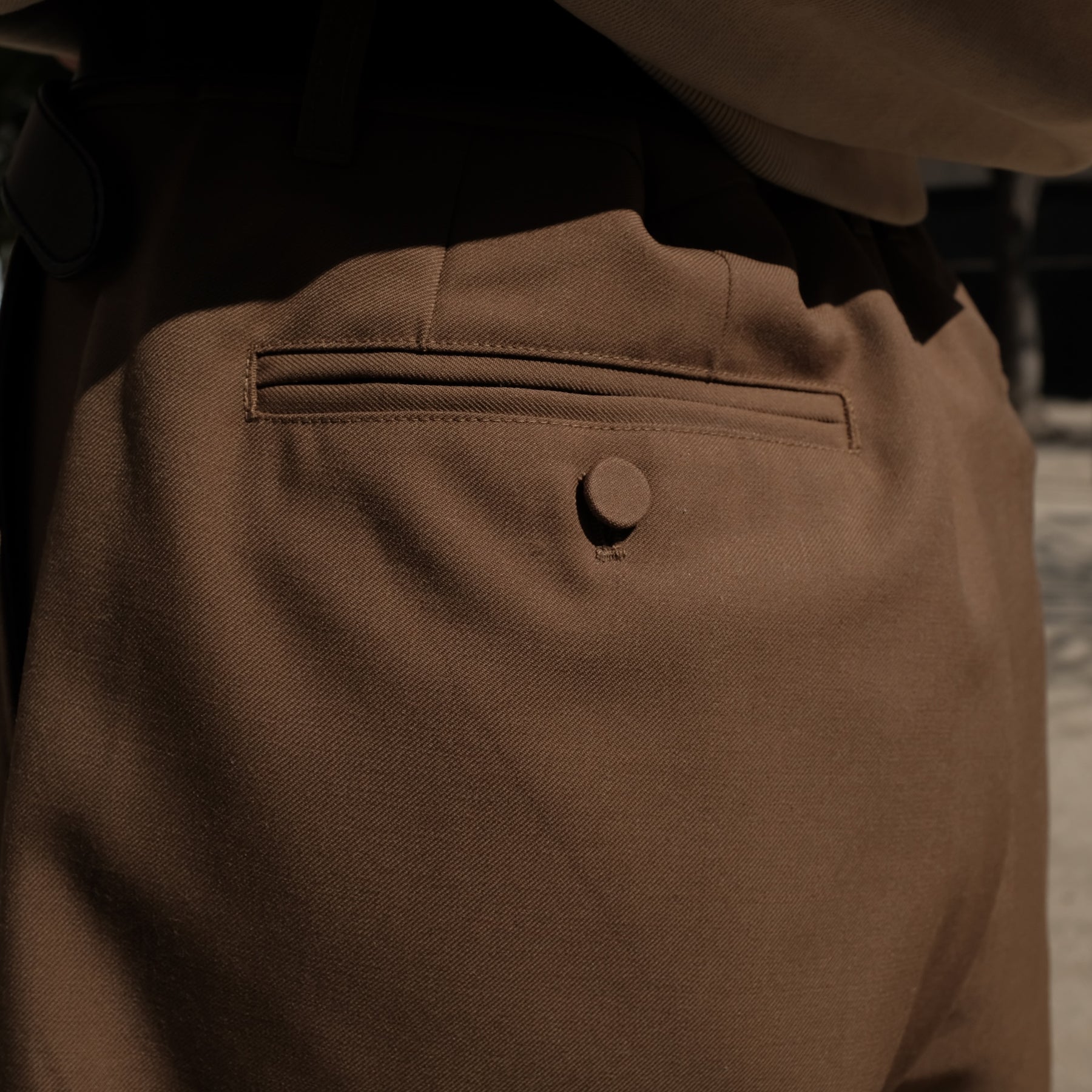<span style="color: #f50b0b;">Last One</span> INTODUSK / CIGARETTE PLEAT TROUSER BROWN