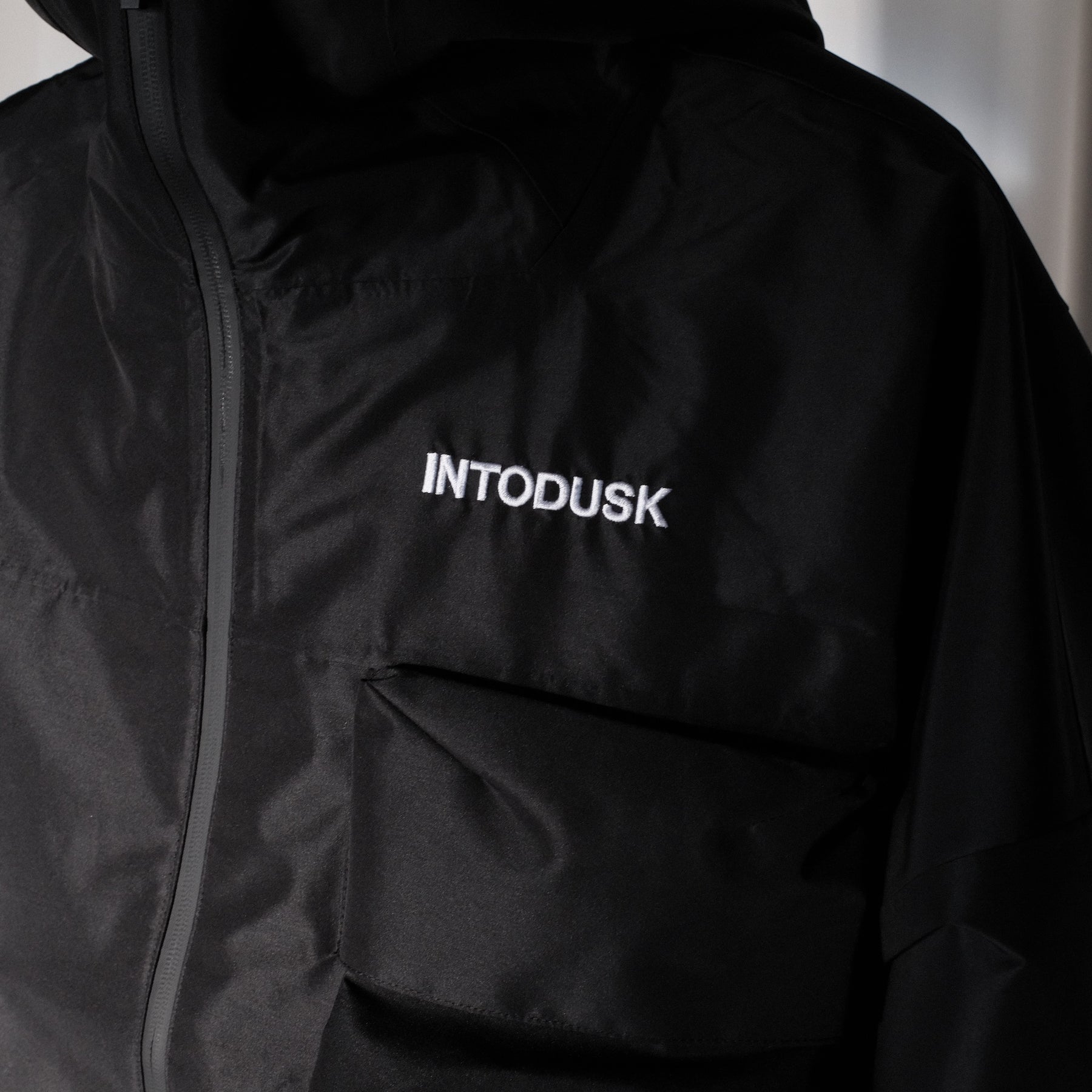 <span style="color: #f50b0b;">Last One</span> INTODUSK / SHELL COATING JACKET BLACK