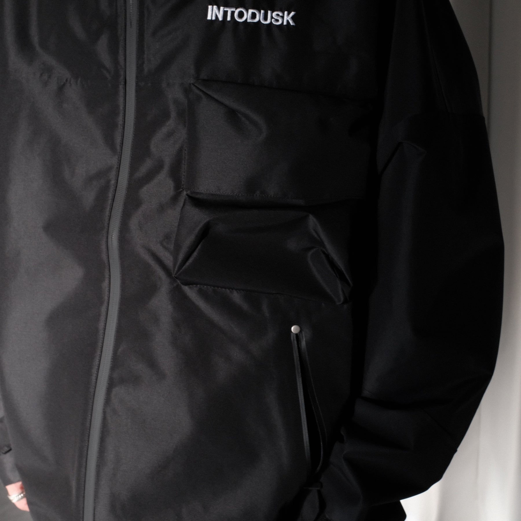<span style="color: #f50b0b;">Last One</span> INTODUSK / SHELL COATING JACKET BLACK