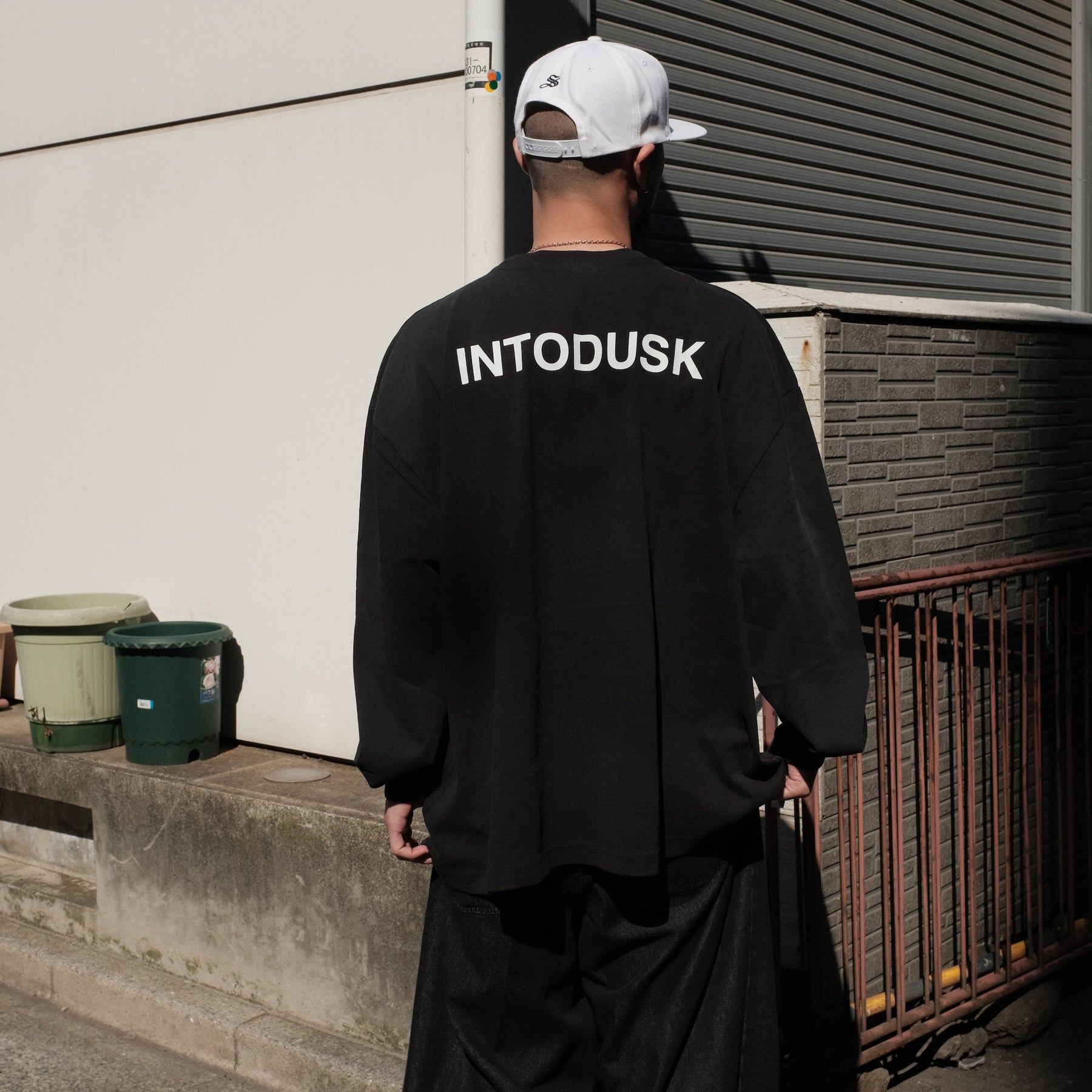 INTODUSK / LS THUNDER T BLACK