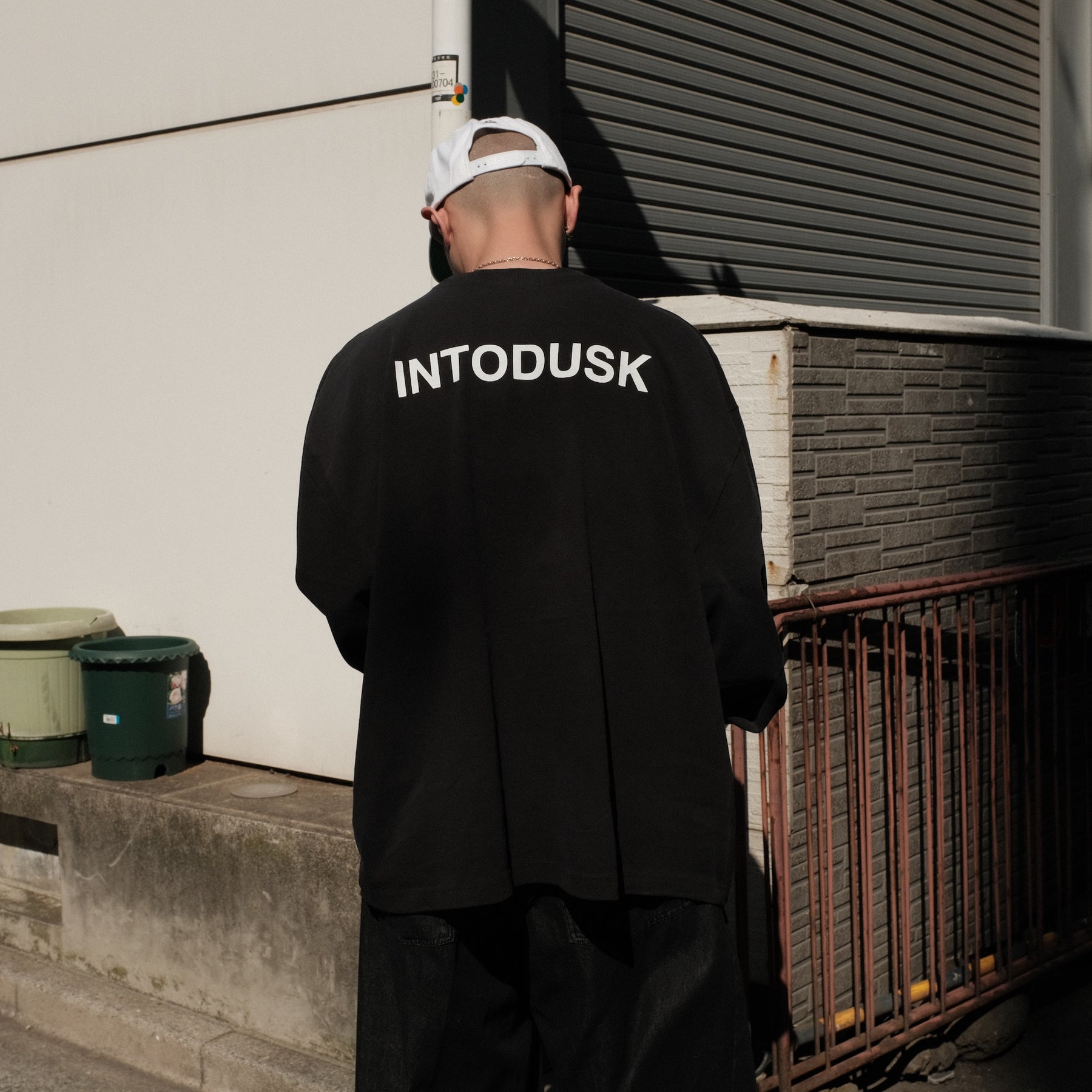 INTODUSK / LS THUNDER T BLACK