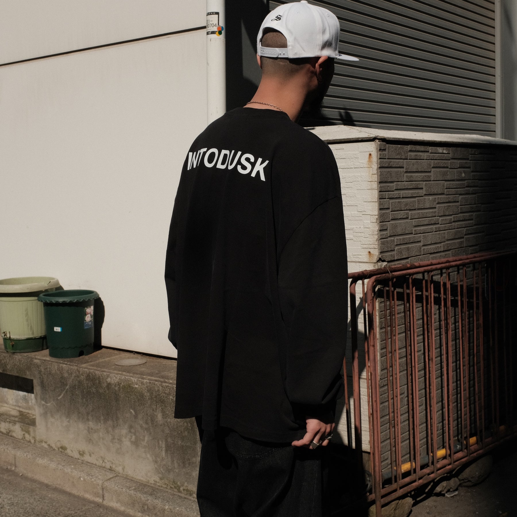 INTODUSK / LS THUNDER T BLACK
