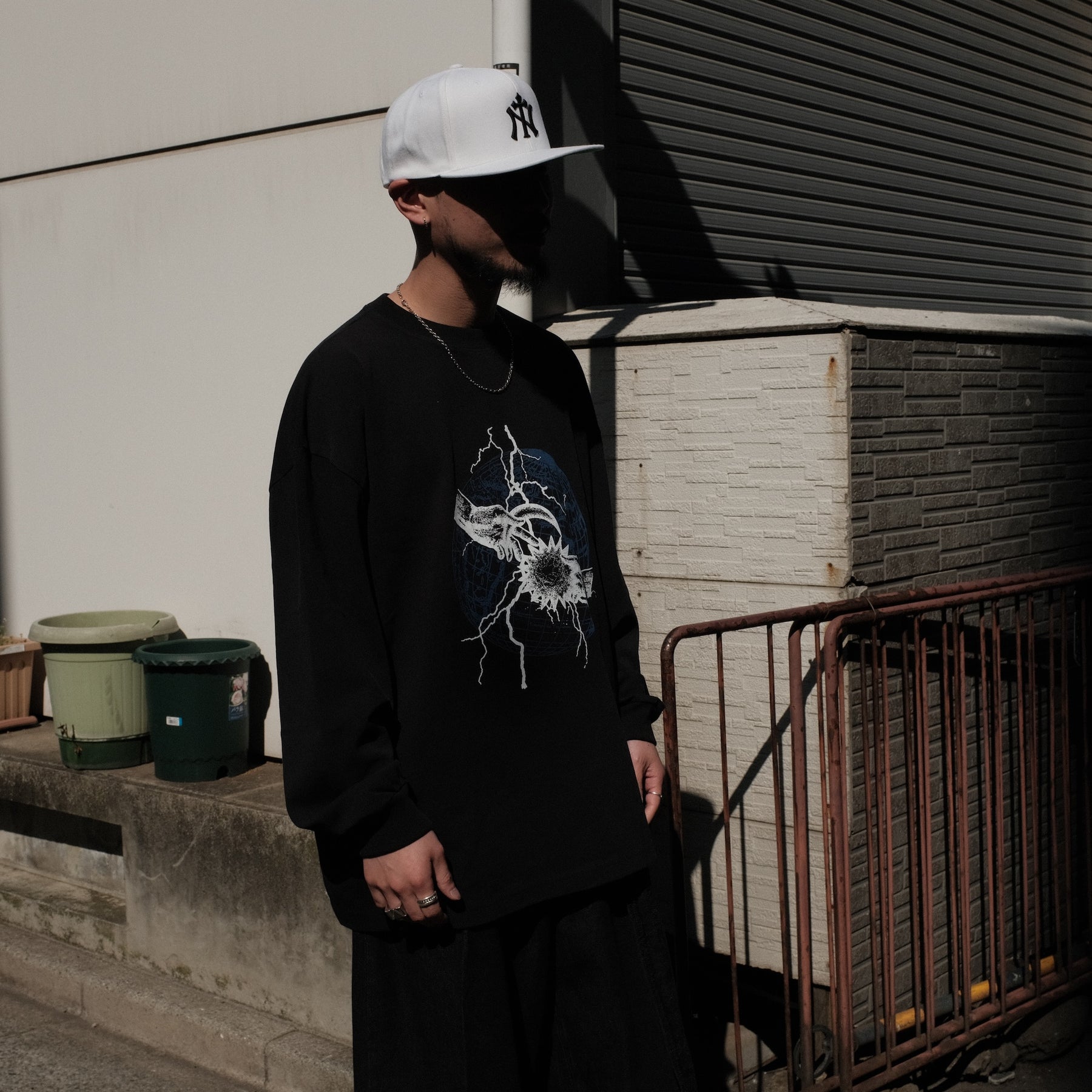 INTODUSK / LS THUNDER T BLACK