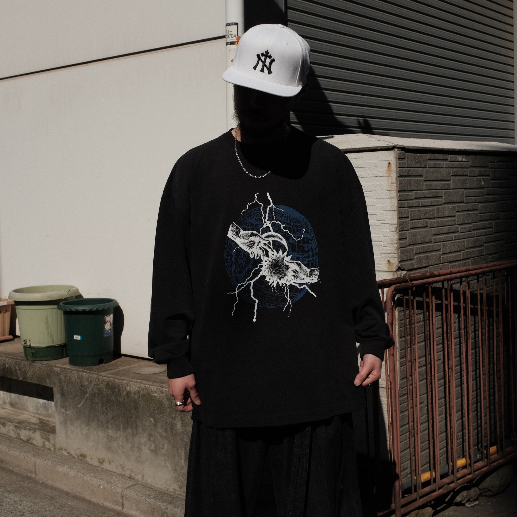 INTODUSK / LS THUNDER T BLACK
