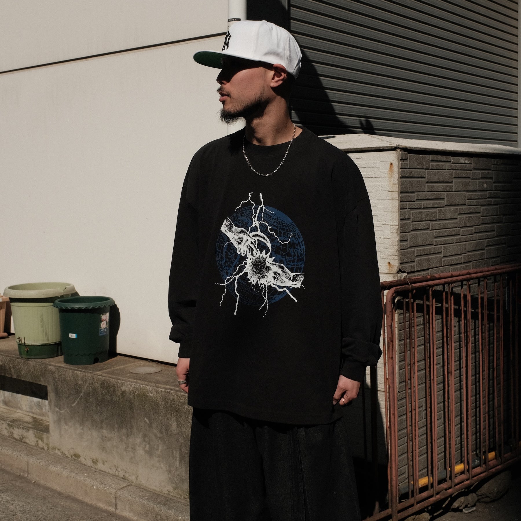 INTODUSK / LS THUNDER T BLACK