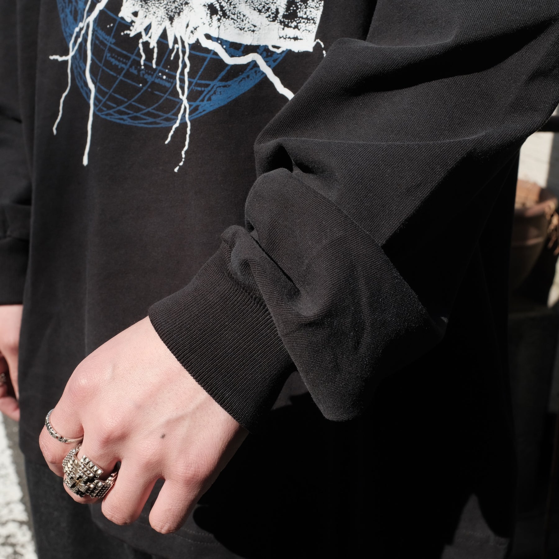 INTODUSK / LS THUNDER T BLACK