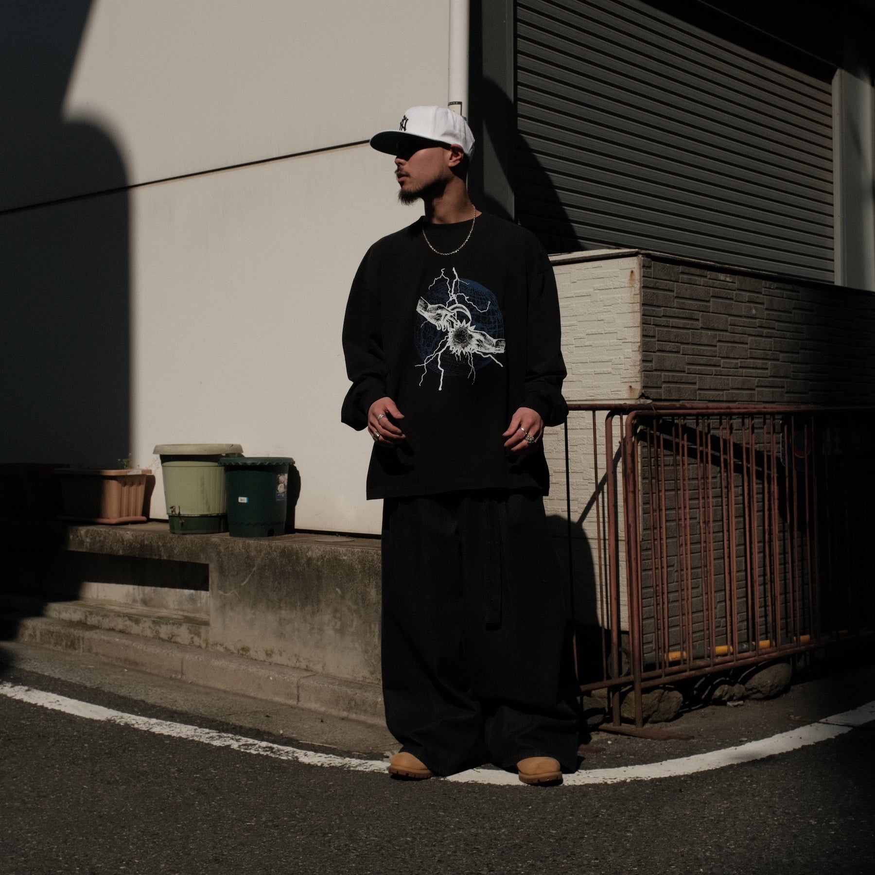 INTODUSK / LS THUNDER T BLACK