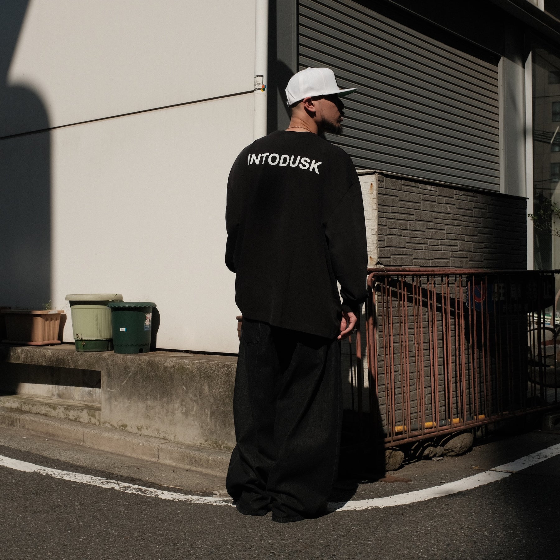 INTODUSK / LS THUNDER T BLACK