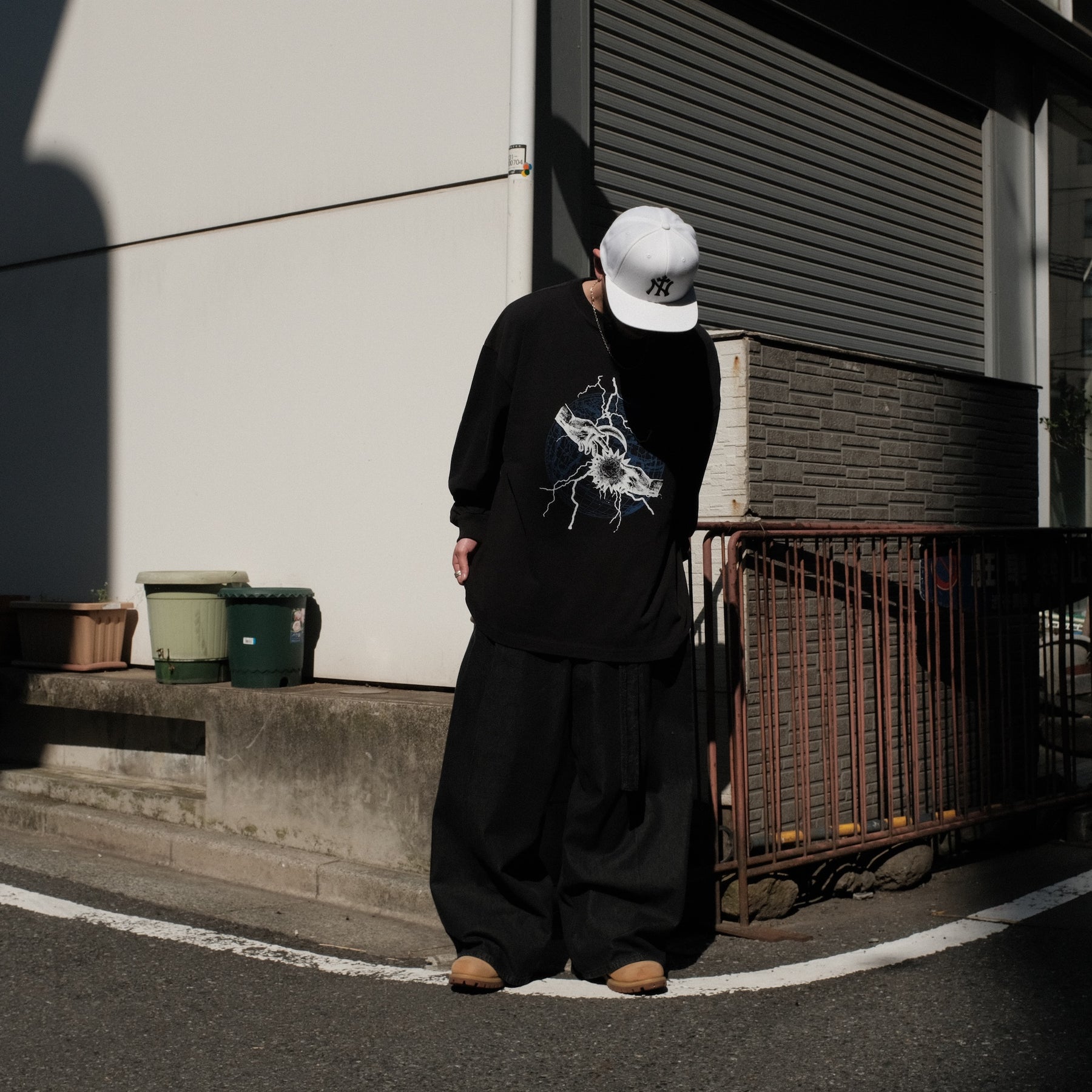 INTODUSK / LS THUNDER T BLACK